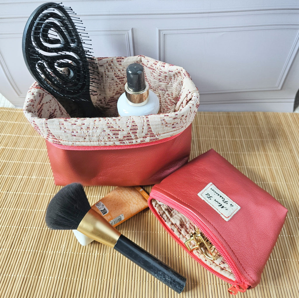 Pochette trousse de toilette 2-en-1 pratique et astucieuse