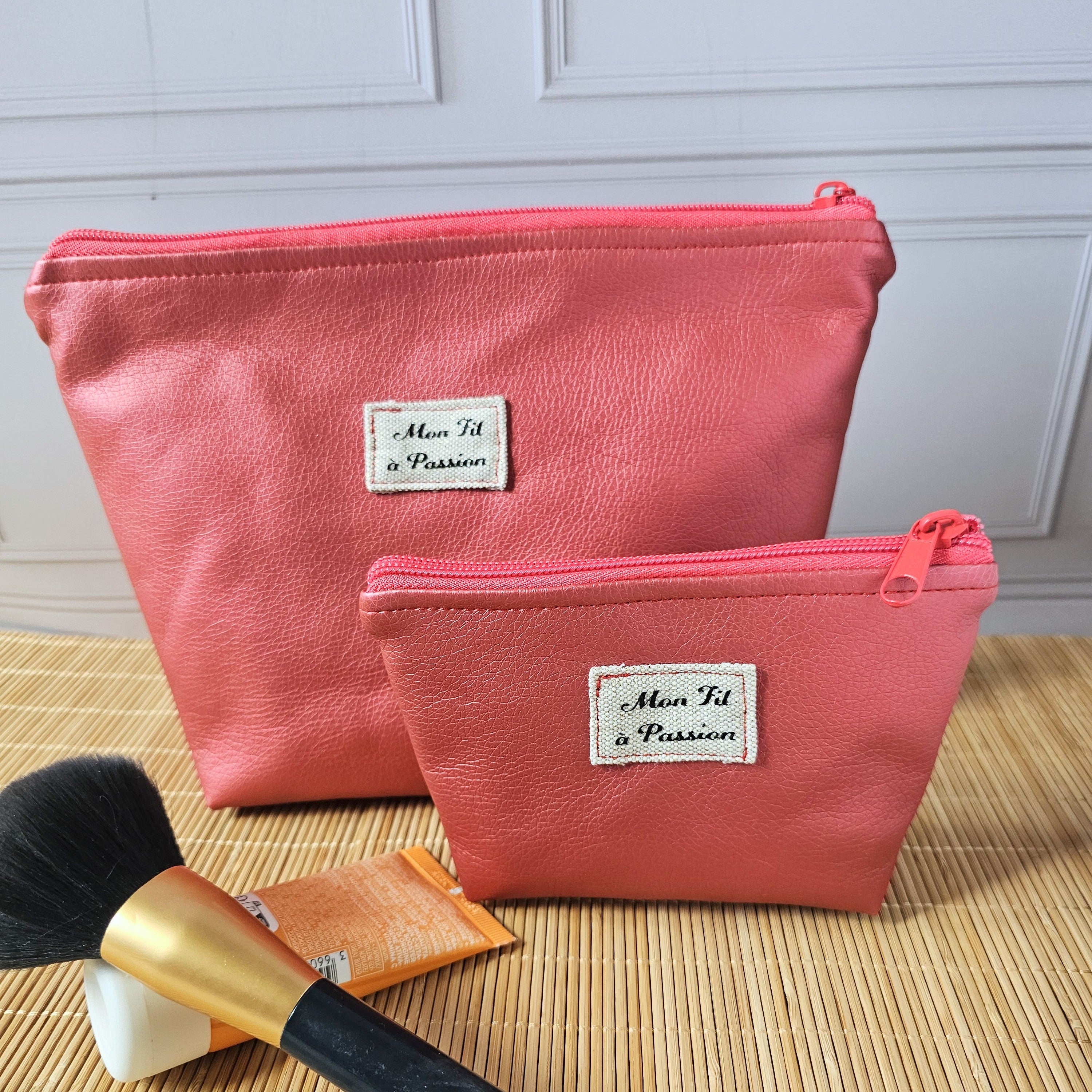 Pochette trousse de toilette 2-en-1 pratique et astucieuse