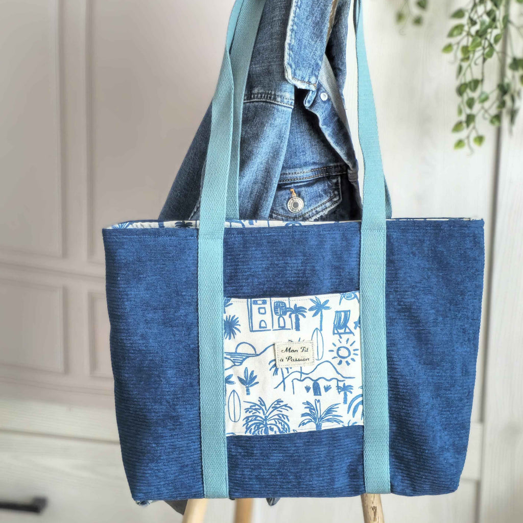 Sac cabas fait main en velours bleu canard avec porte-monnaie assorti et imprimé méditerranéen