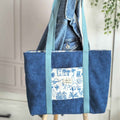 Sac cabas fait main en velours bleu canard avec porte-monnaie assorti et imprimé méditerranéen