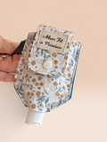 Étui flacon gel hydroalcoolique avec mousqueton – pratique, lavable & fait main - Mon Fil à Passion