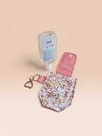 Étui flacon gel hydroalcoolique avec mousqueton – pratique, lavable & fait main - Mon Fil à Passion