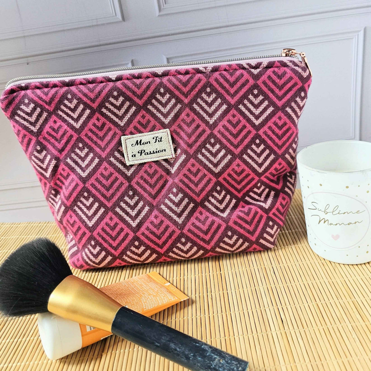 Trousse de toilette L'Astucieuse en bachette motif losange rose et fuschia, transformable en panière, Mon Fil à Passion