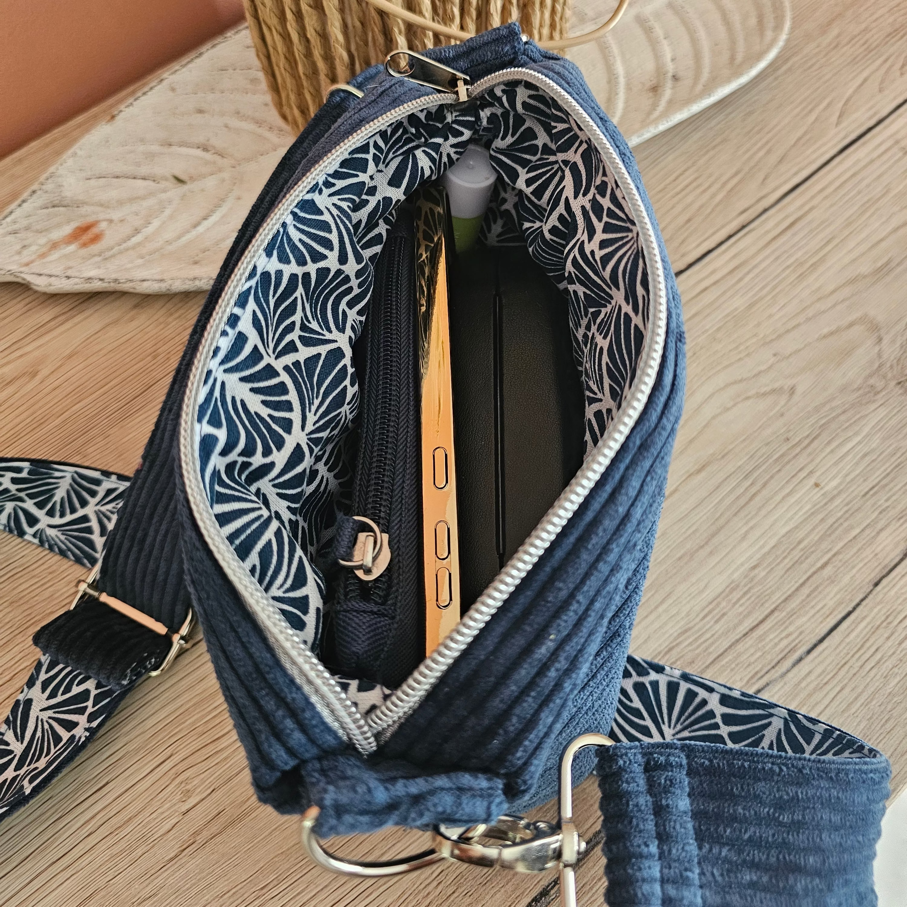 Zoom sur l'intérieur du sac 