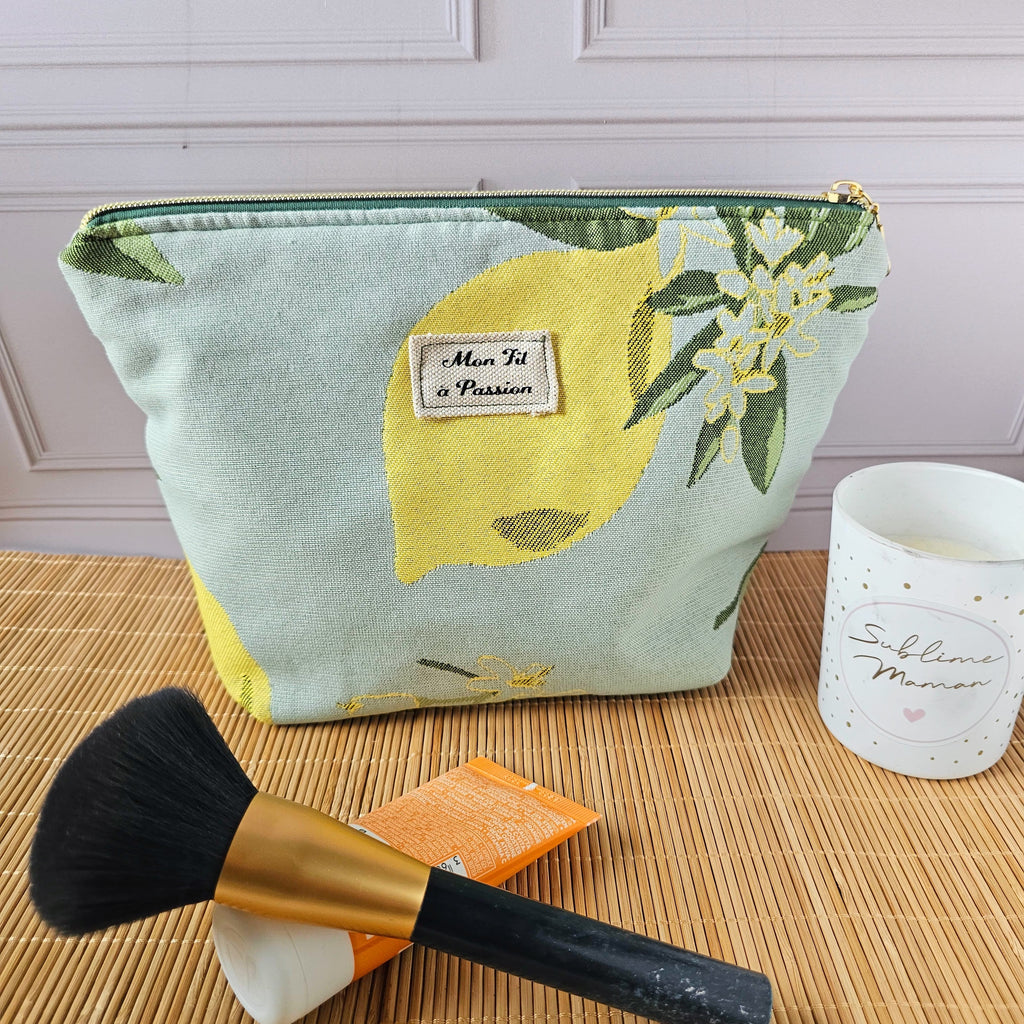 Pochette trousse de toilette 2-en-1 pratique et astucieuse