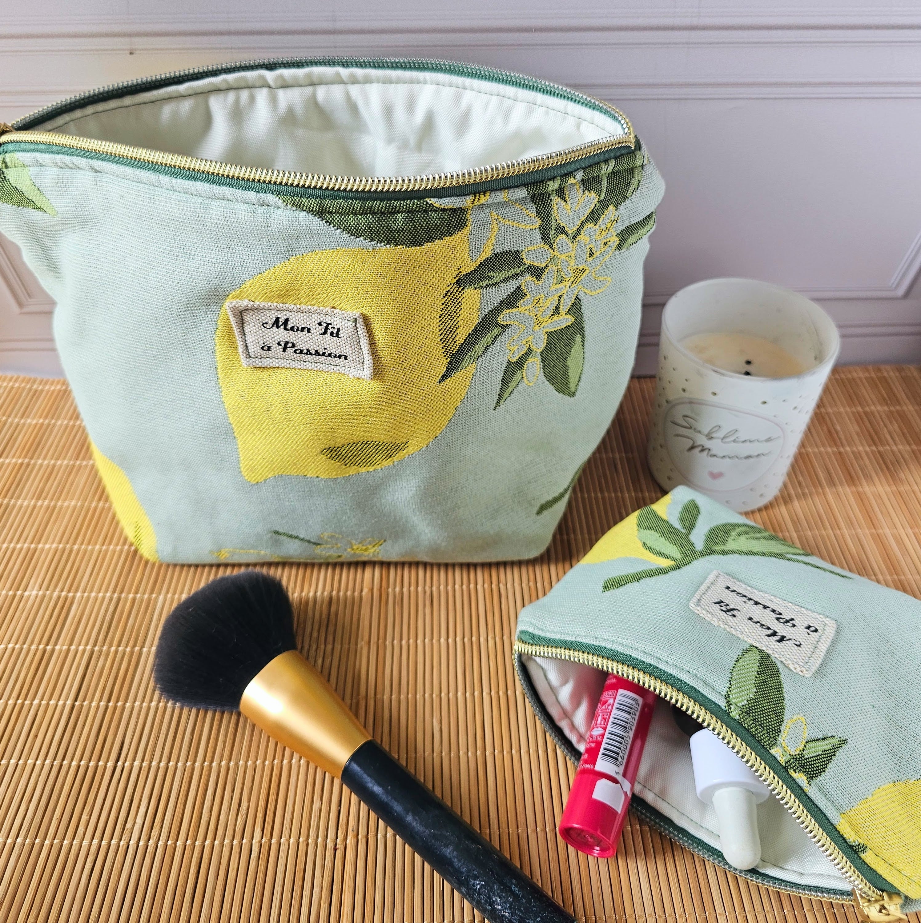 Pochette trousse de toilette 2-en-1 pratique et astucieuse