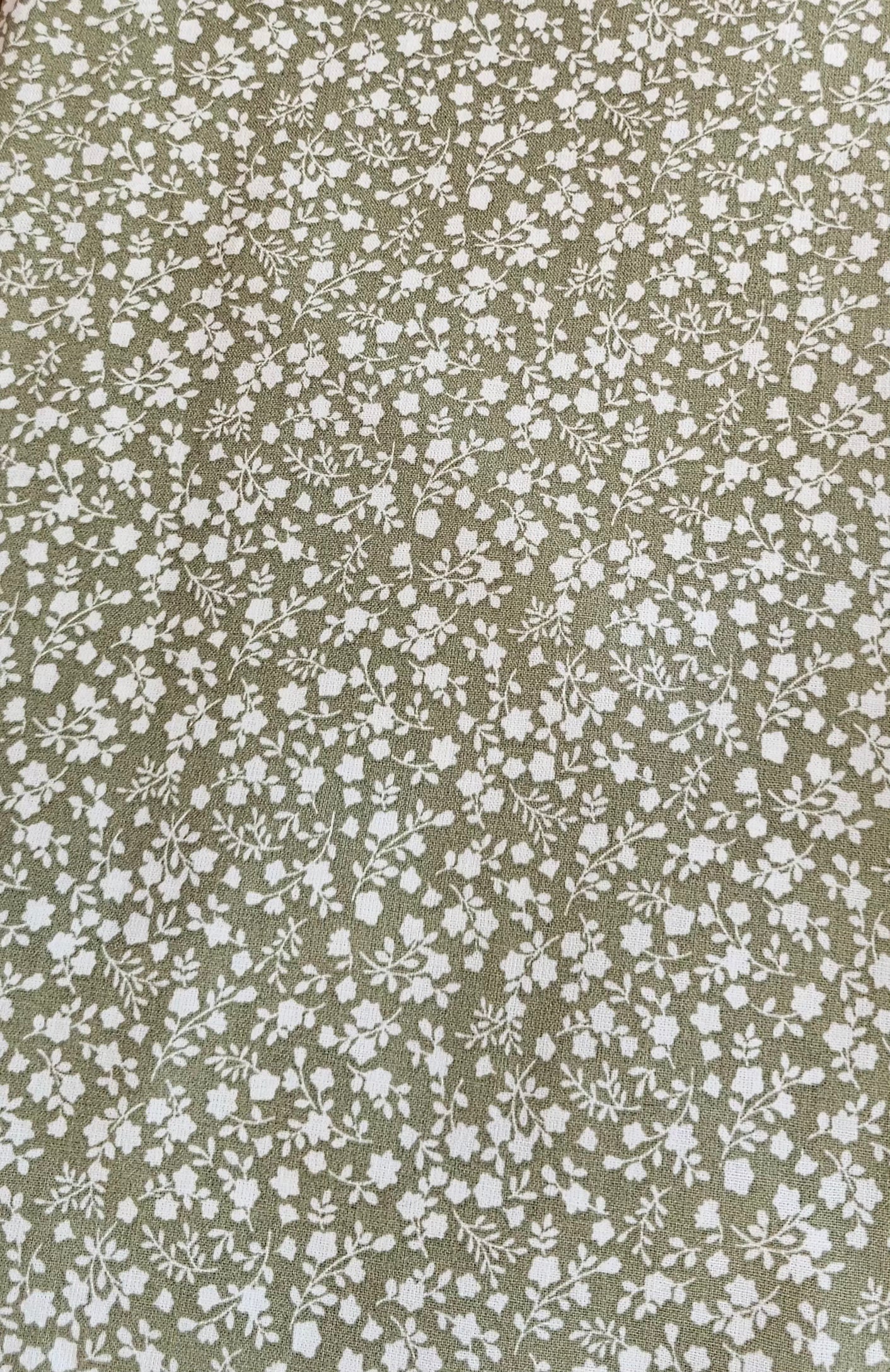 100% coton liberty fleurs blanches sur fond vert