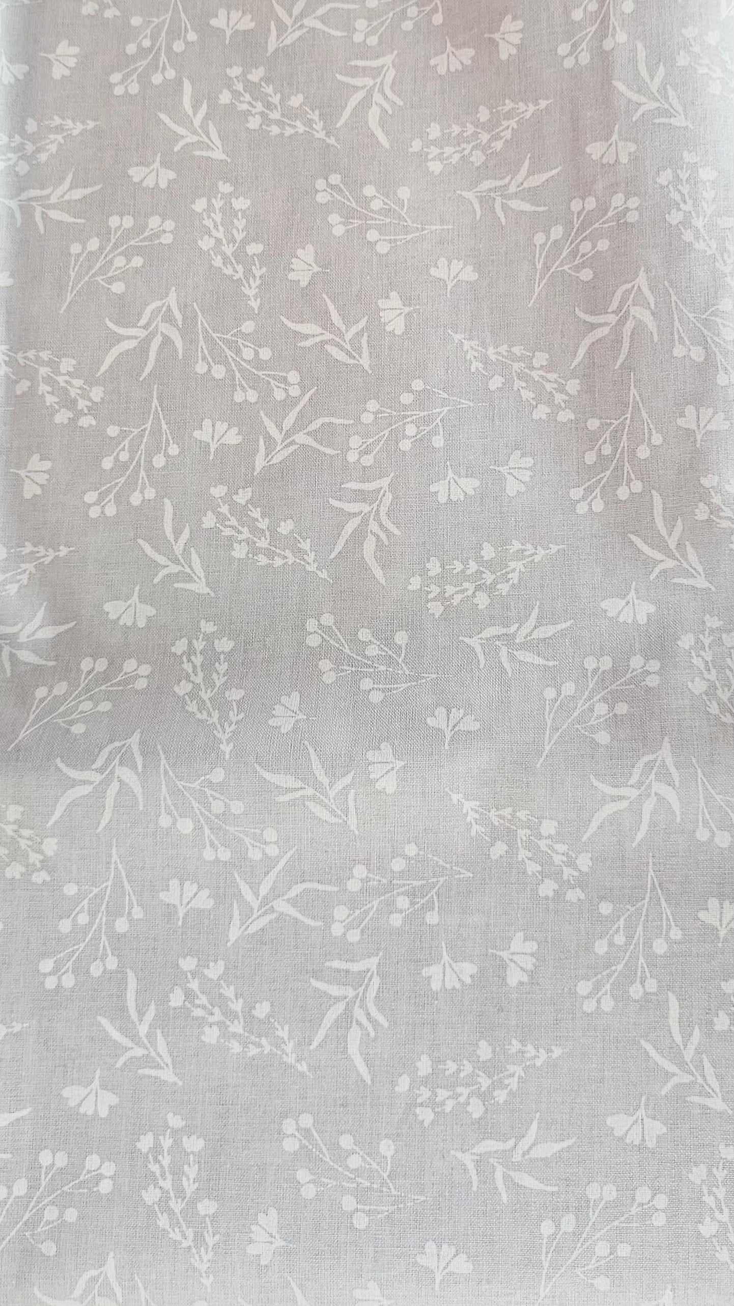 100% coton motif bouquet de fleurs blanches sur fond gris