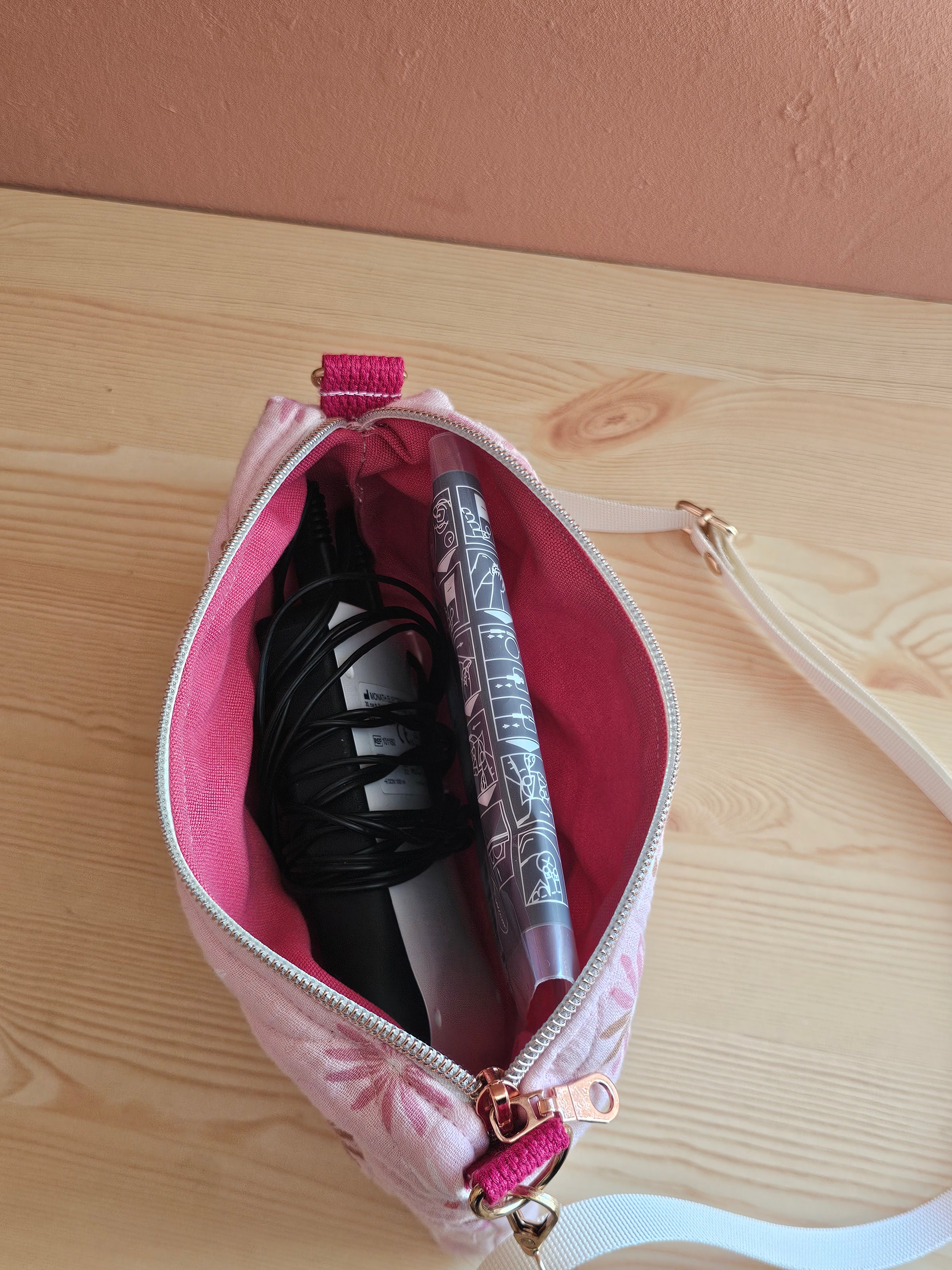 Pochette bandoulière pour appareil TENS / dispositif médical – sac discret fait main France – Mon Fil à Passion