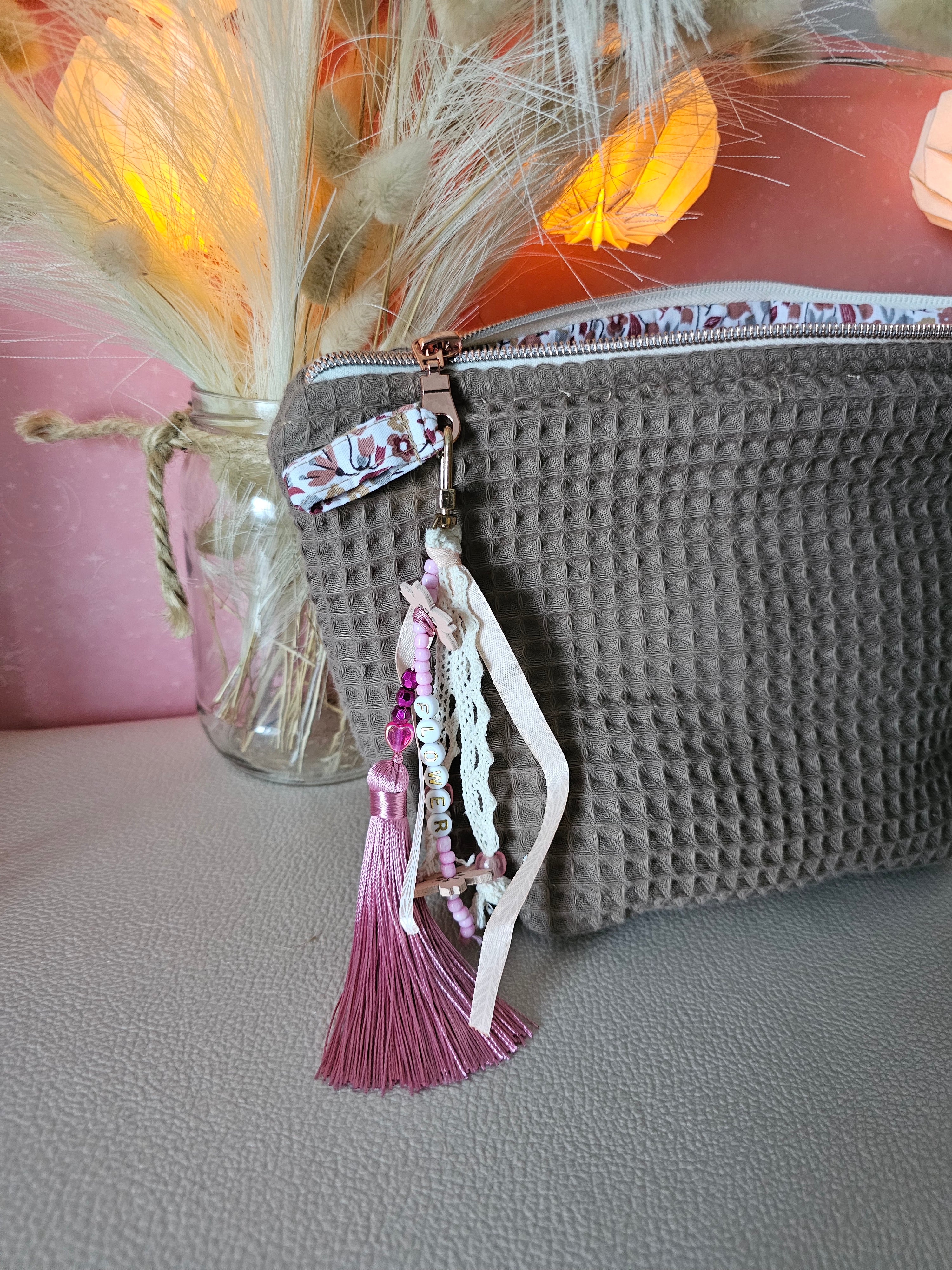 Porte-clé grigri en perles & ruban — bijou de sac fait main | Mon Fil à Passion