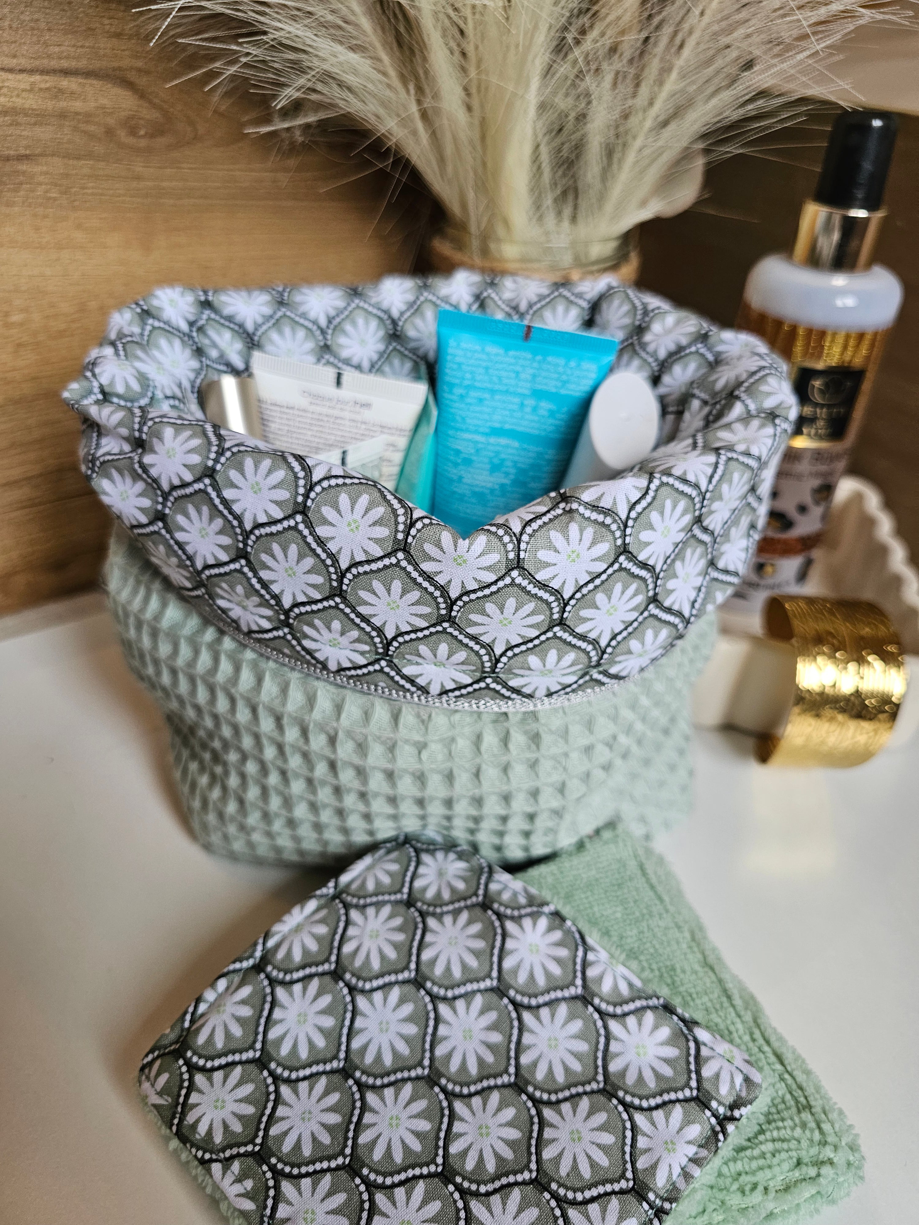 La pochette astucieuse (elle se transforme en panière)