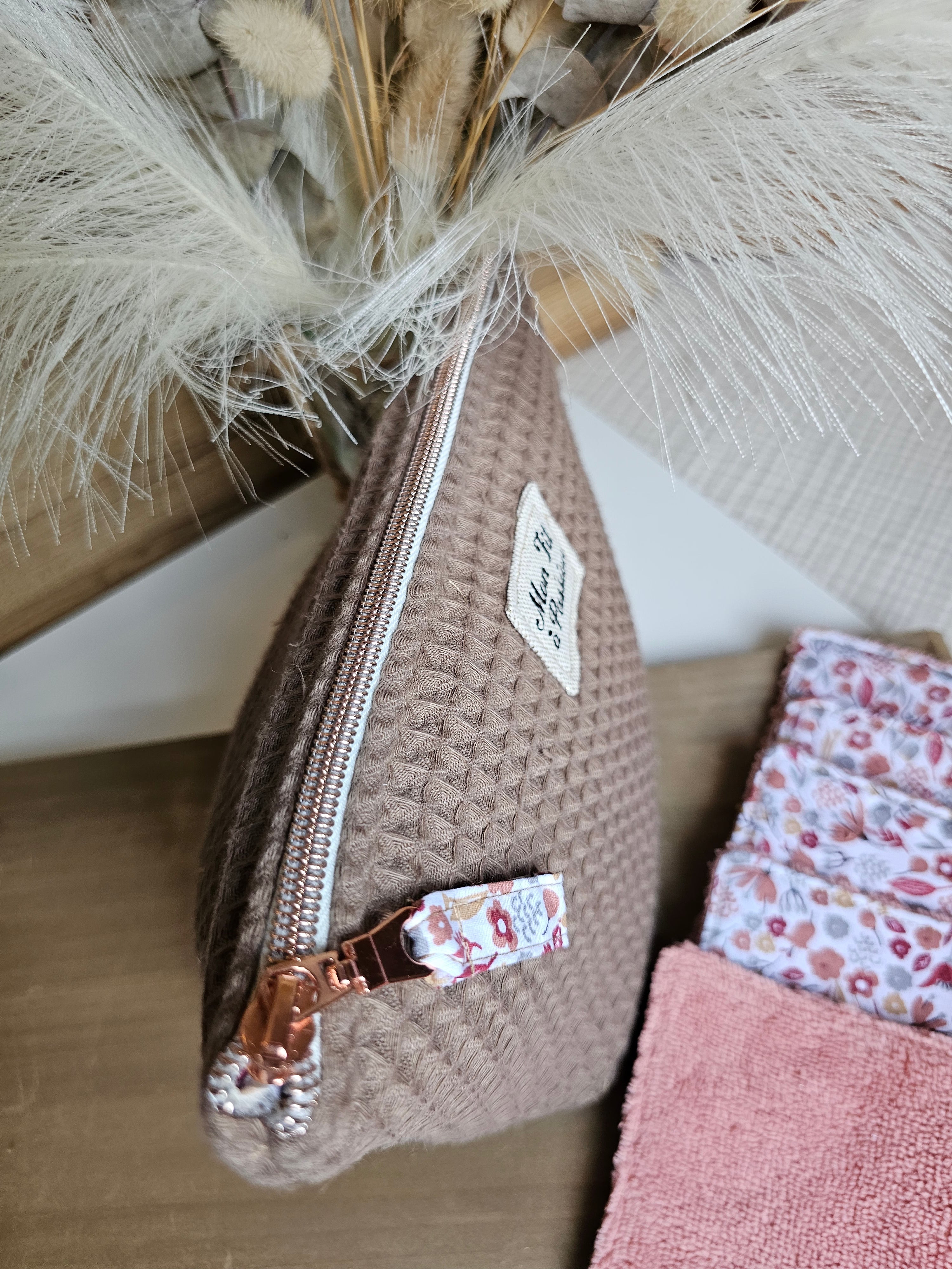 La pochette astucieuse (elle se transforme en panière)