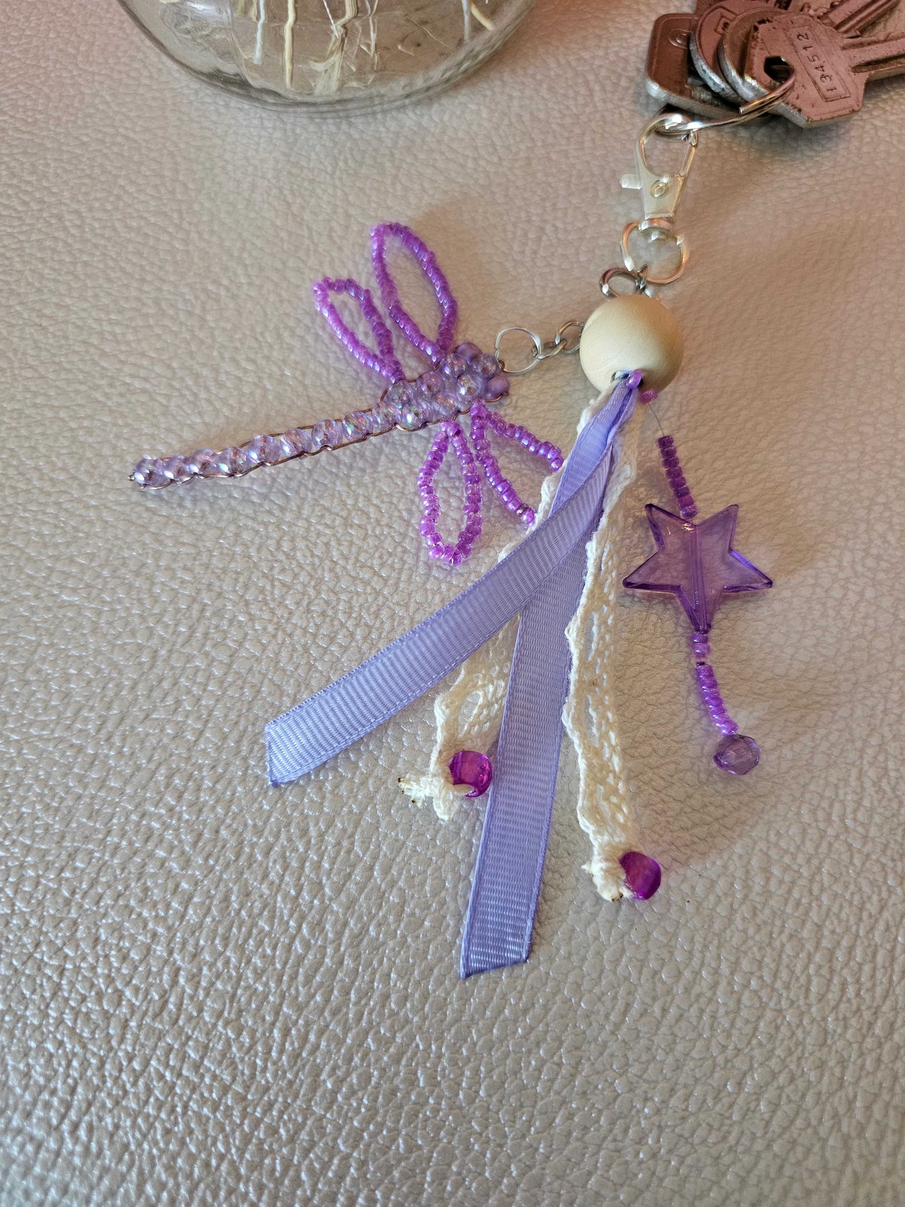 Porte-clé grigri en perles & ruban — bijou de sac fait main | Mon Fil à Passion