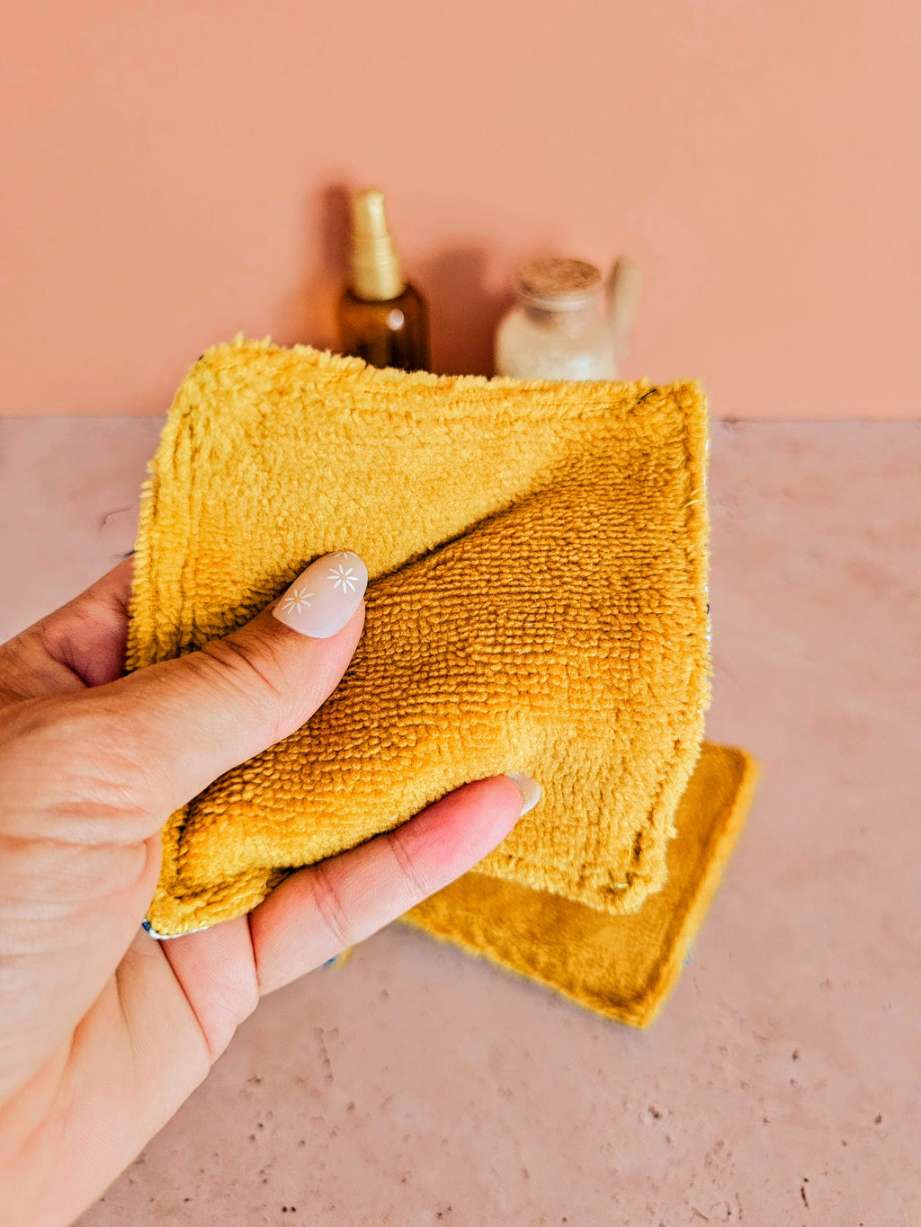 Lingette démaquillante lavable en éponge de bambou - routine beauté zéro déchet