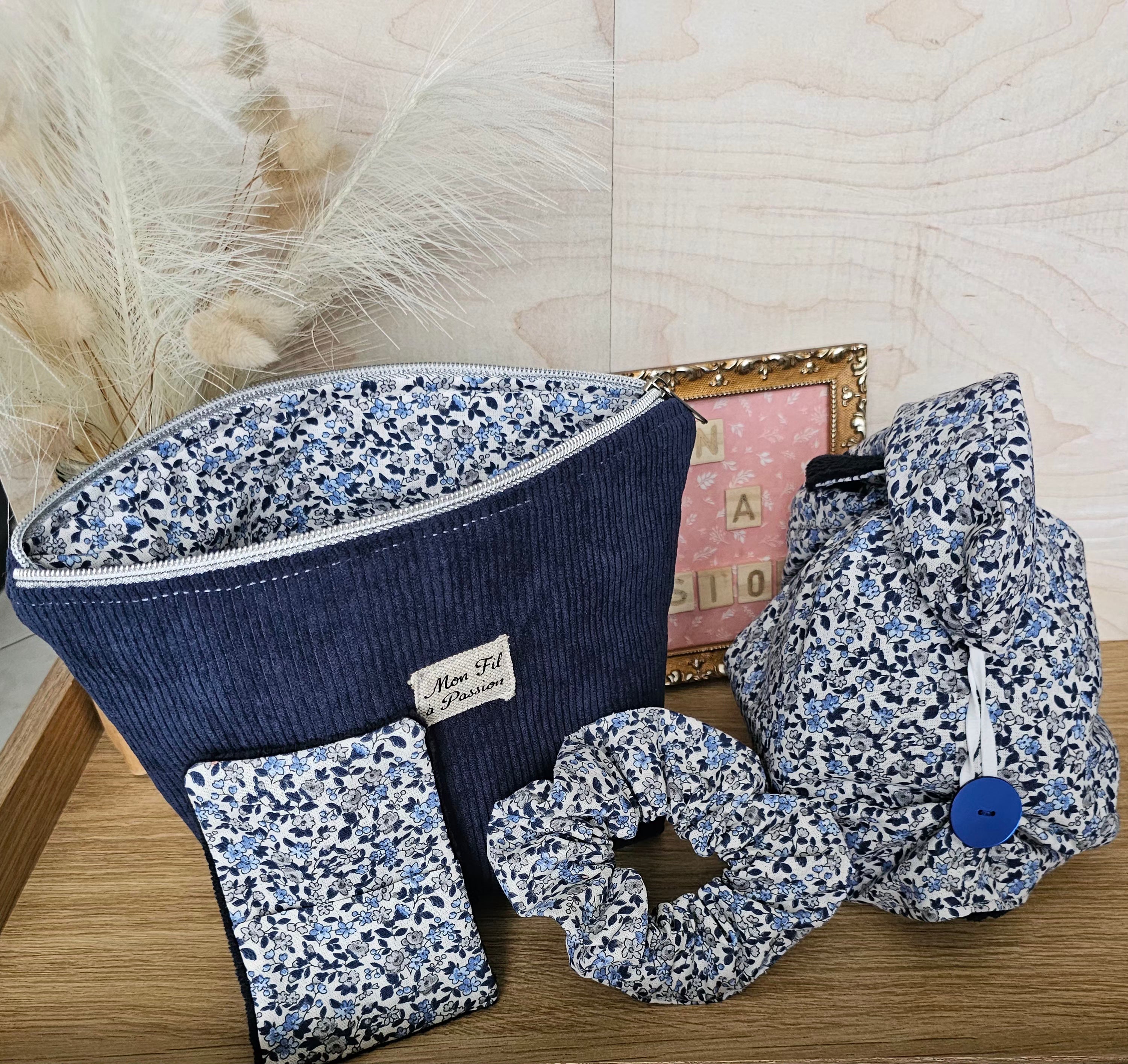 Coffret Évasion, pochette et accessoires assorties.