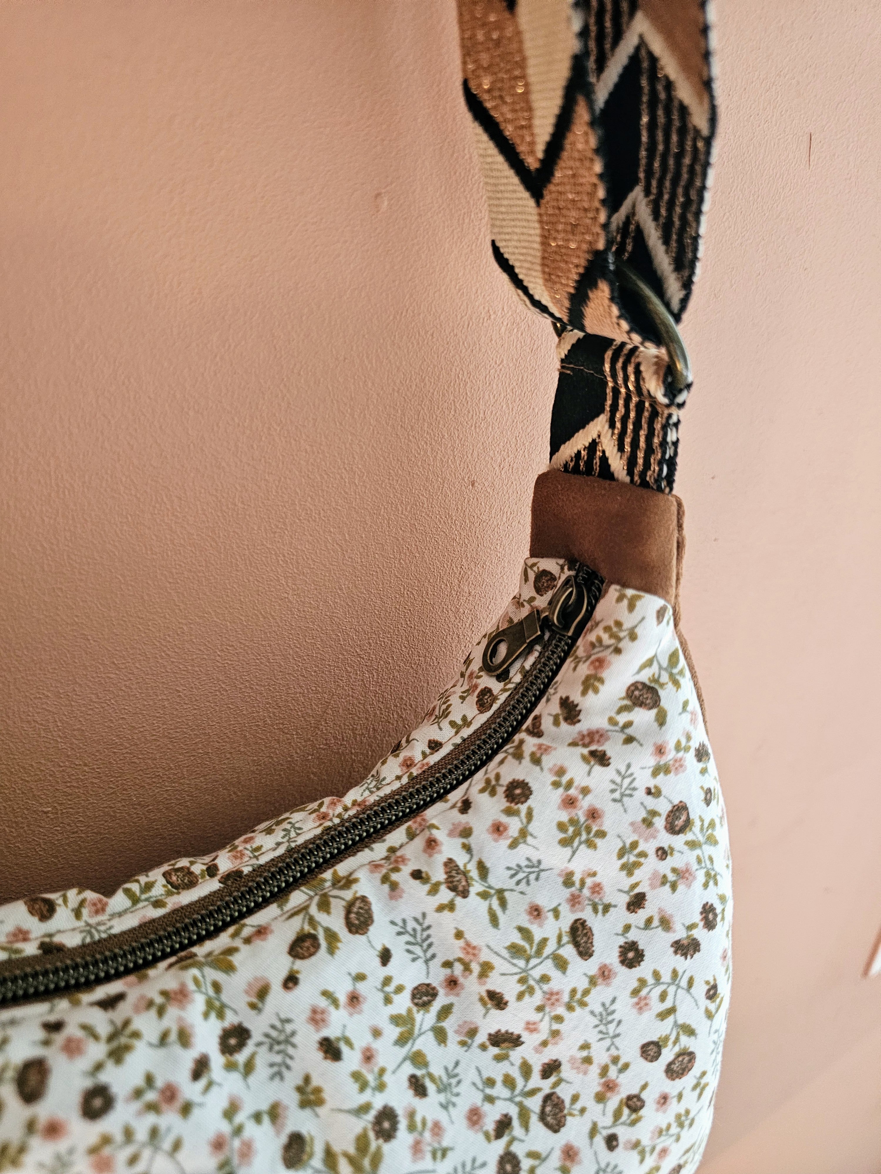 Sac bandoulière femme fait main – demi-lune chic ou bohème – Mon Fil à Passion
