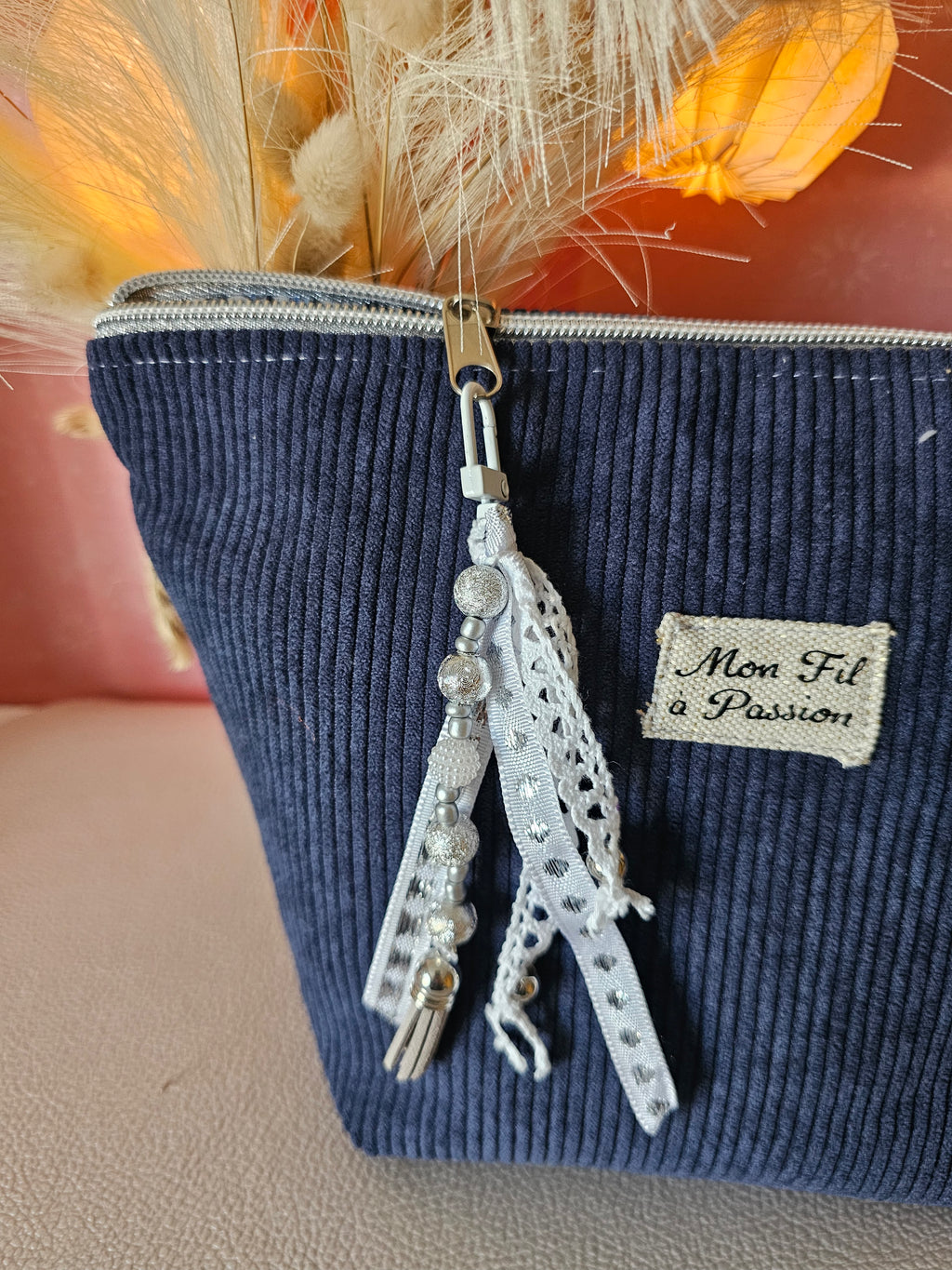 Porte-clé grigri en perles & ruban — bijou de sac fait main | Mon Fil à Passion