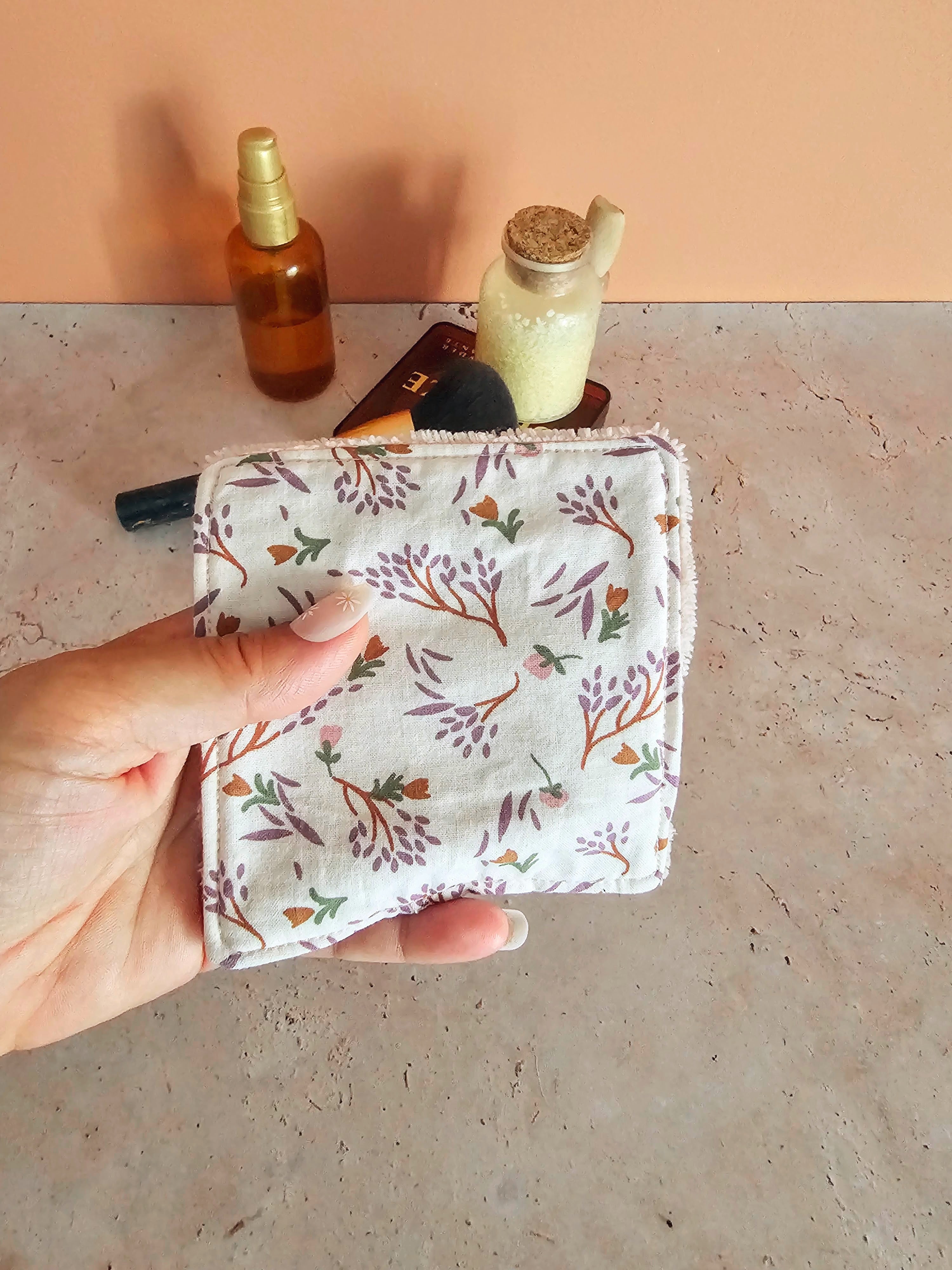 Lingette démaquillante lavable en éponge de bambou - routine beauté zéro déchet