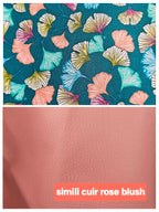 Tissuthèque crée par mon fil à passion sac banane simili-cuir corail et coton imprimé feuille de ginkgo dans des tons pastels sur fond bleu canard 