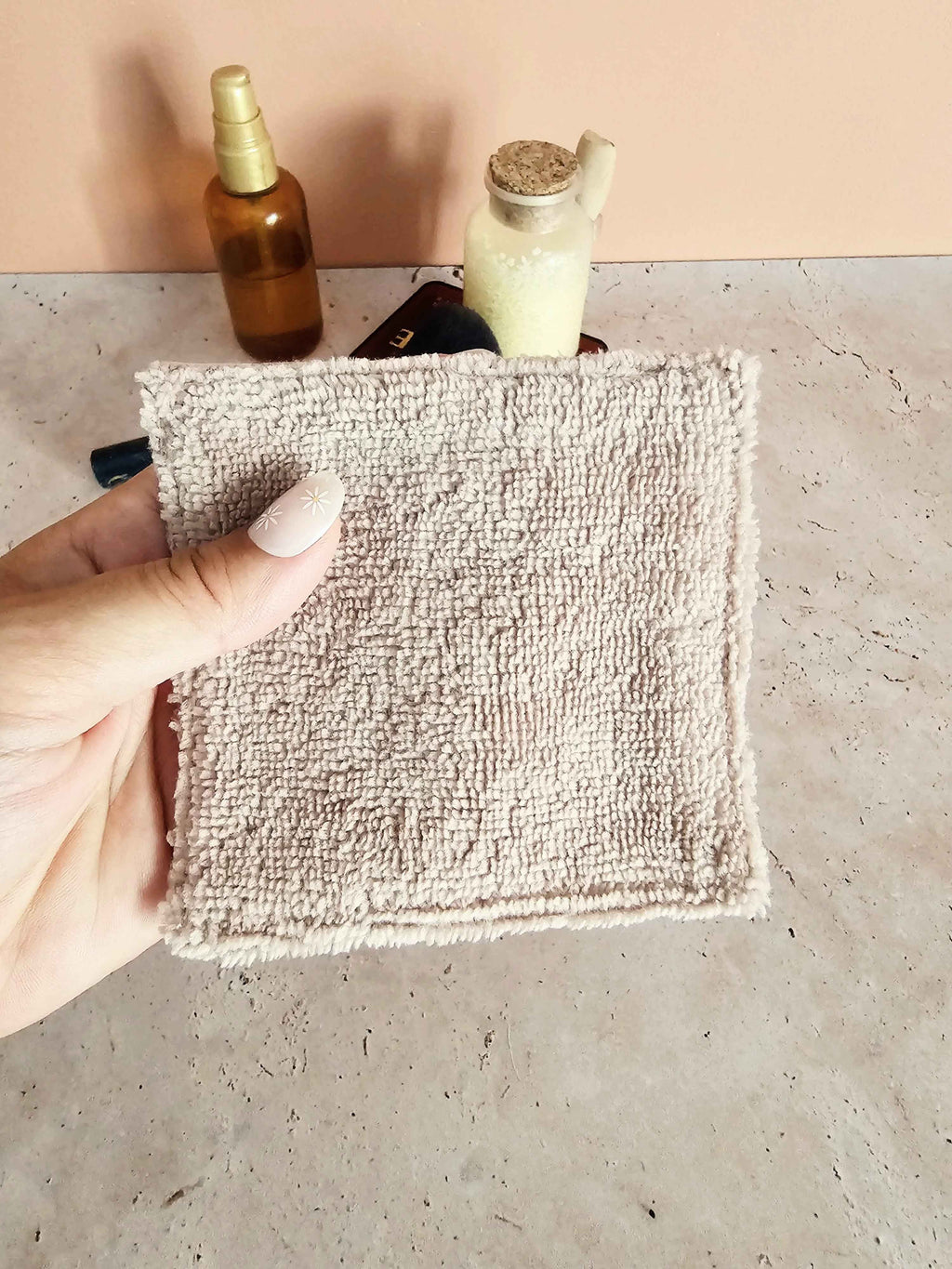 Lingette démaquillante lavable en éponge de bambou - routine beauté zéro déchet