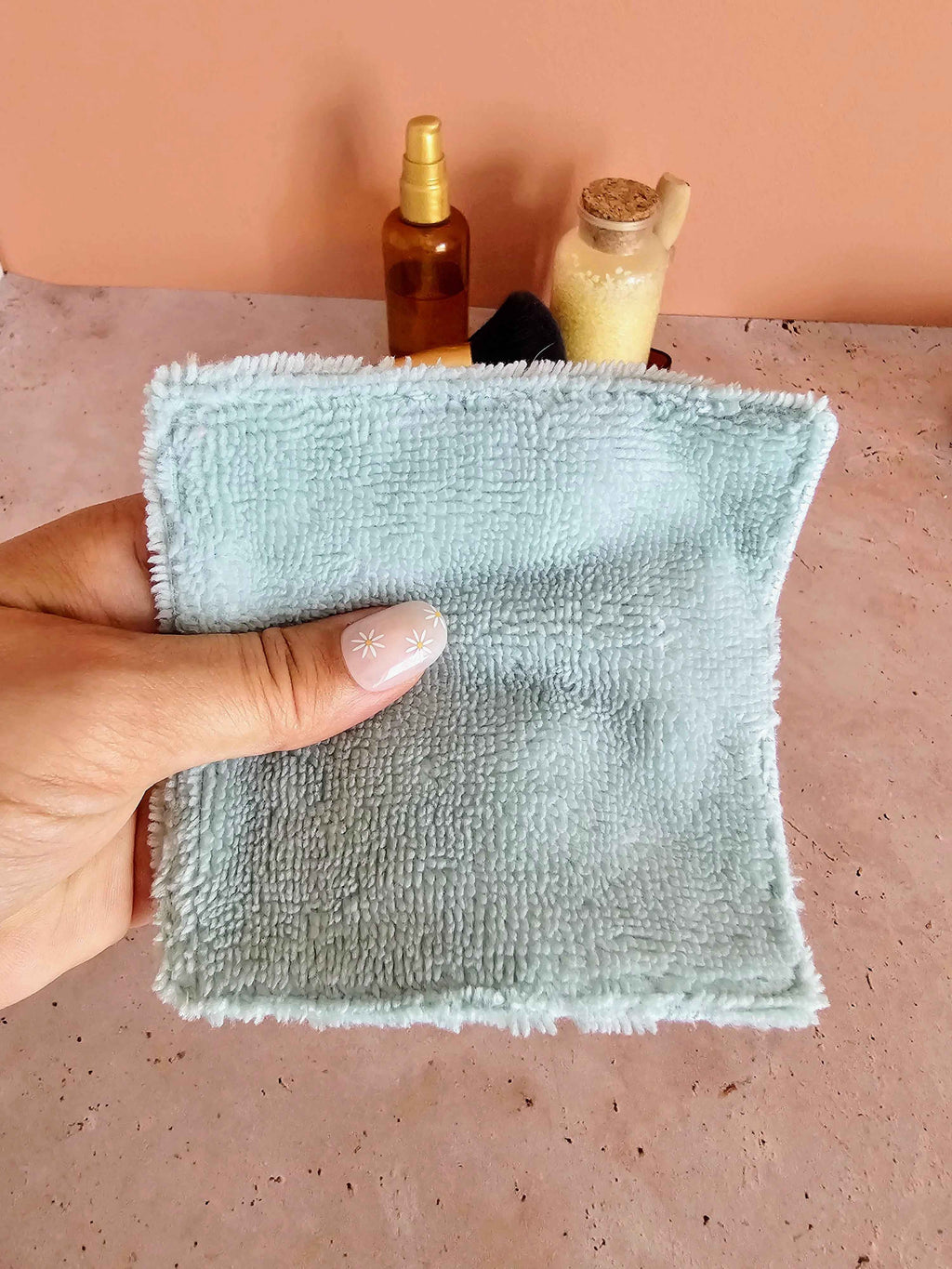 Lingette démaquillante lavable en éponge de bambou - routine beauté zéro déchet
