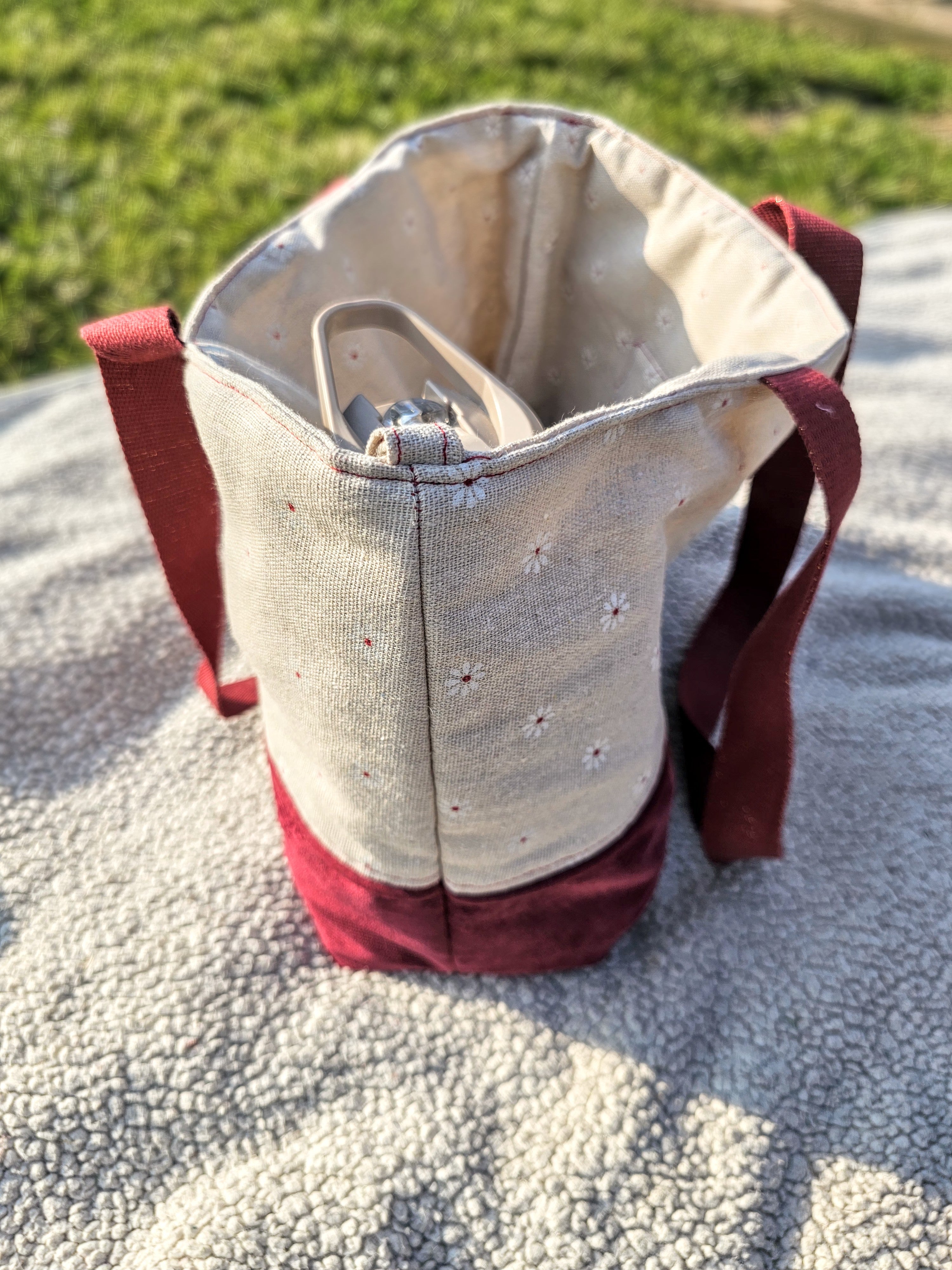 Cabas Velours Bordeaux & Marguerites – Pièce unique