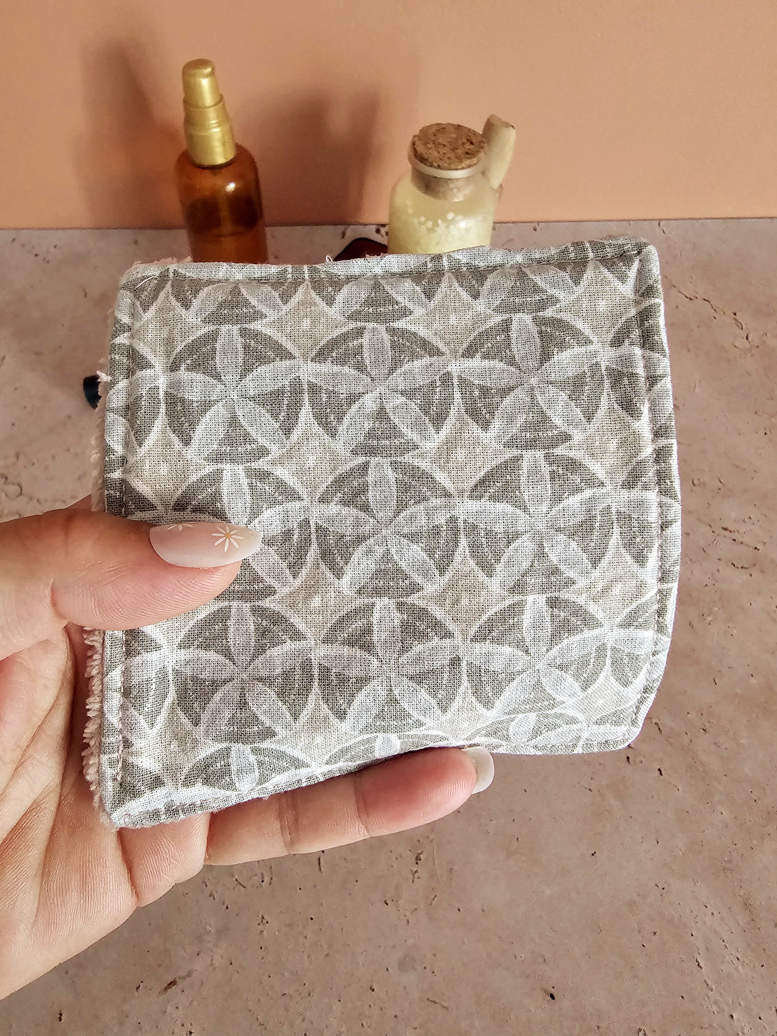 Lingette démaquillante lavable en éponge de bambou - routine beauté zéro déchet