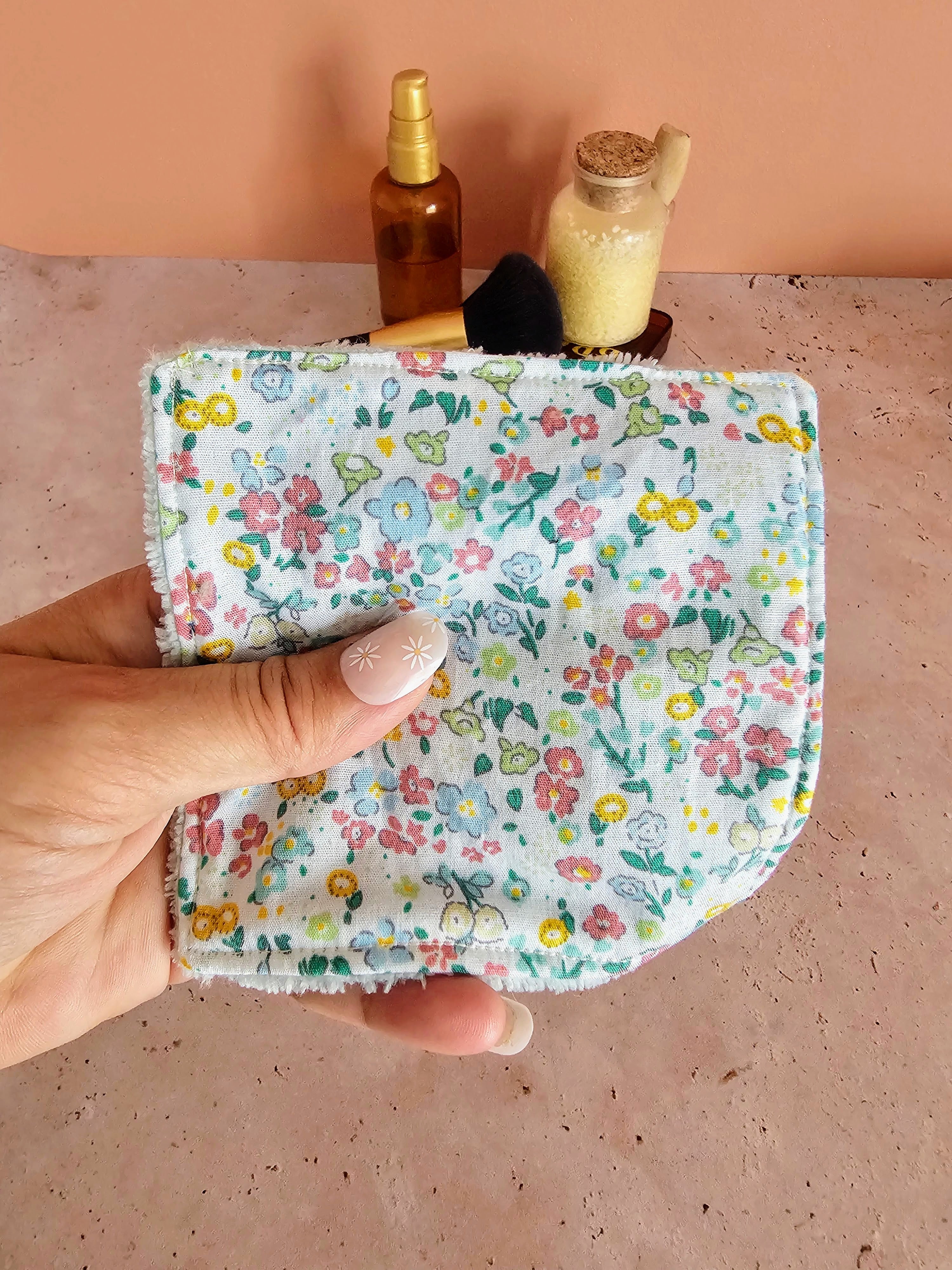 Lingette démaquillante lavable en éponge de bambou - routine beauté zéro déchet