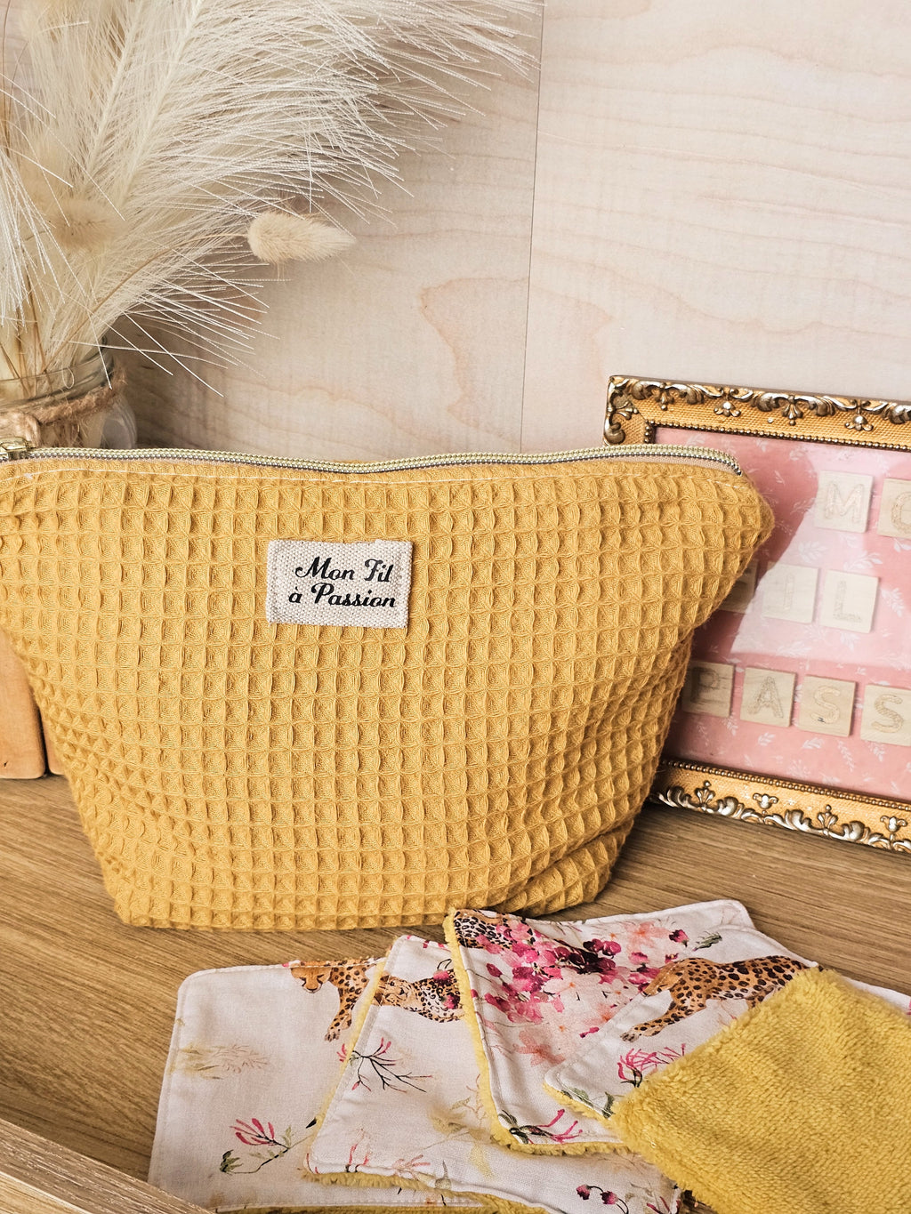 Coffret plaisir d'offrir avec trousse de toilette+ 5 lingettes idée cadeau artisanale