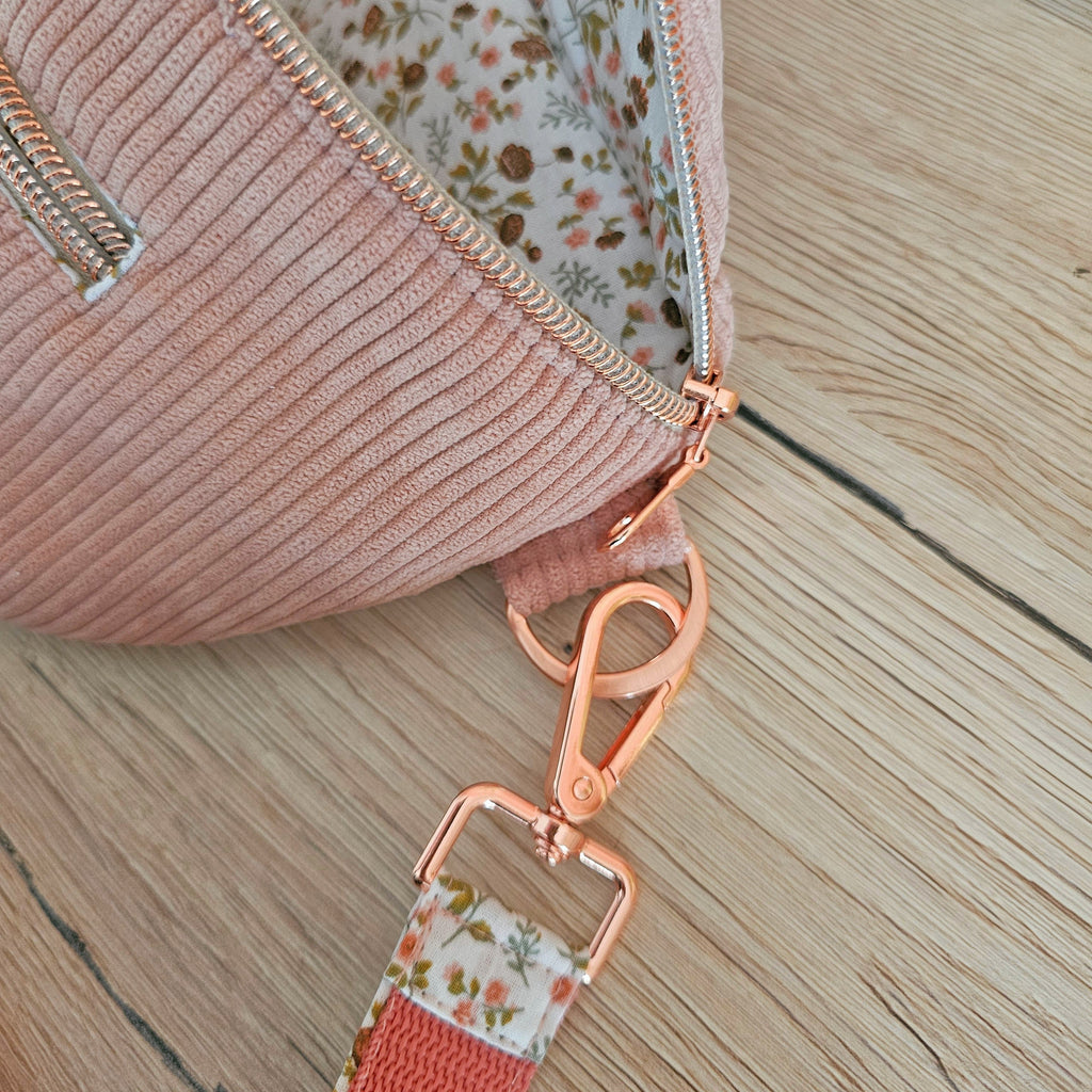 Sac banane femme fait main – format compact