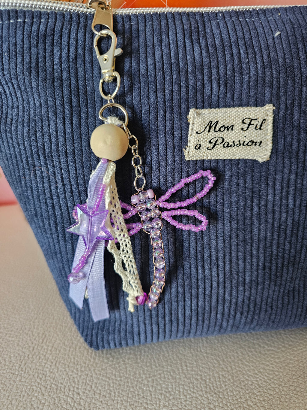 Porte-clé grigri en perles & ruban — bijou de sac fait main | Mon Fil à Passion