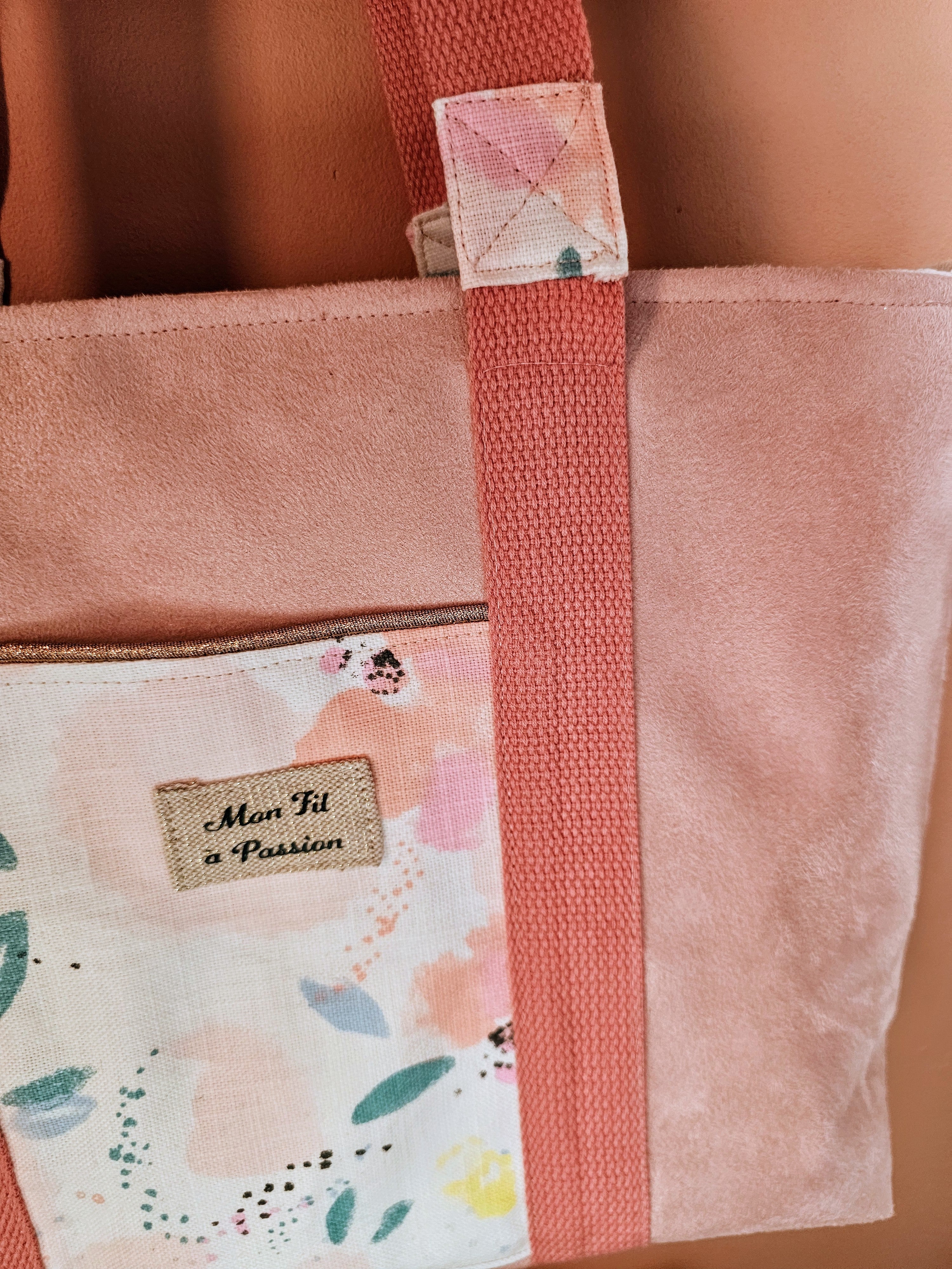 Cabas Suédine Rose & Fleurs Pastel – Pièce unique