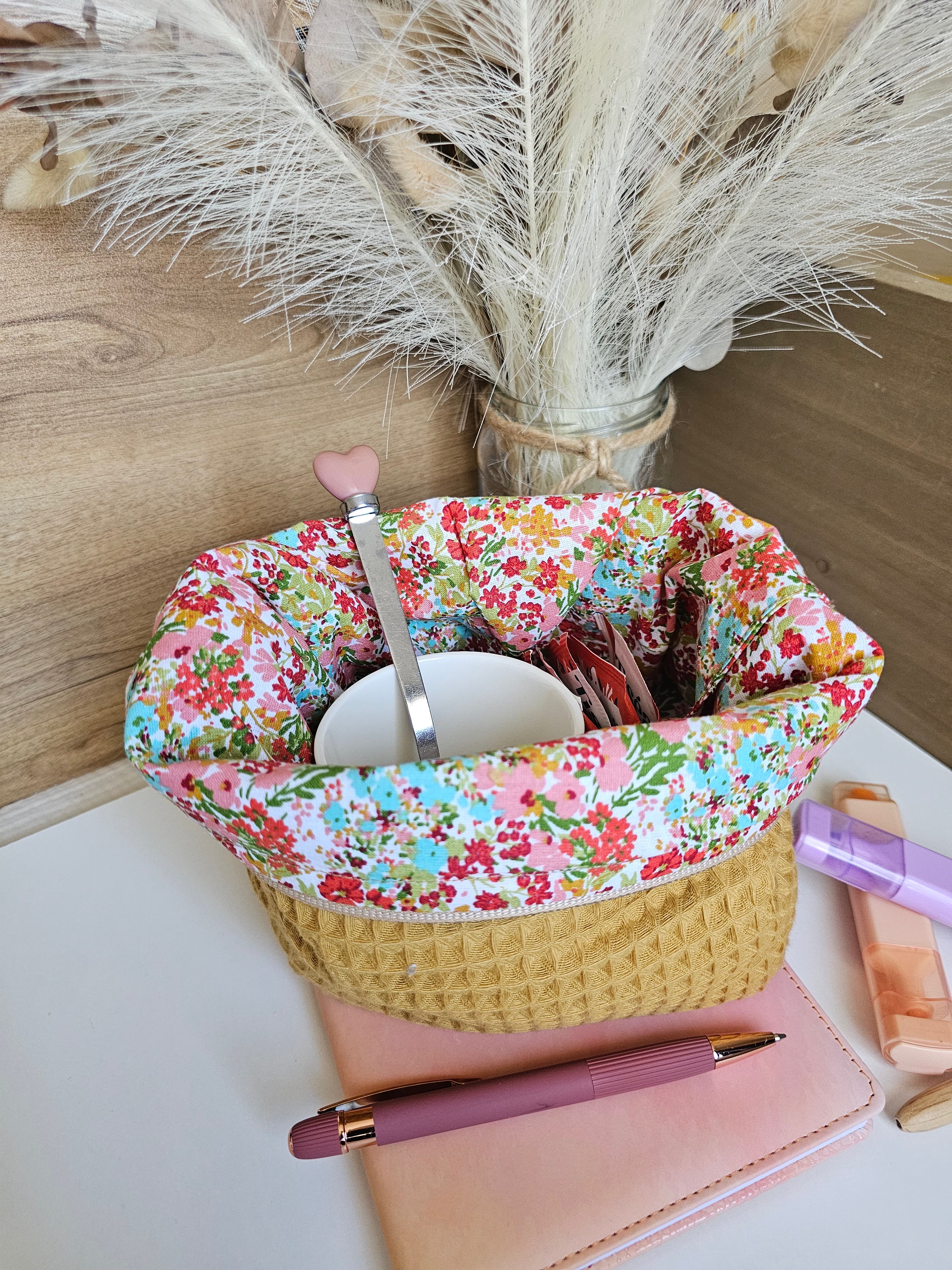 La pochette astucieuse (elle se transforme en panière)