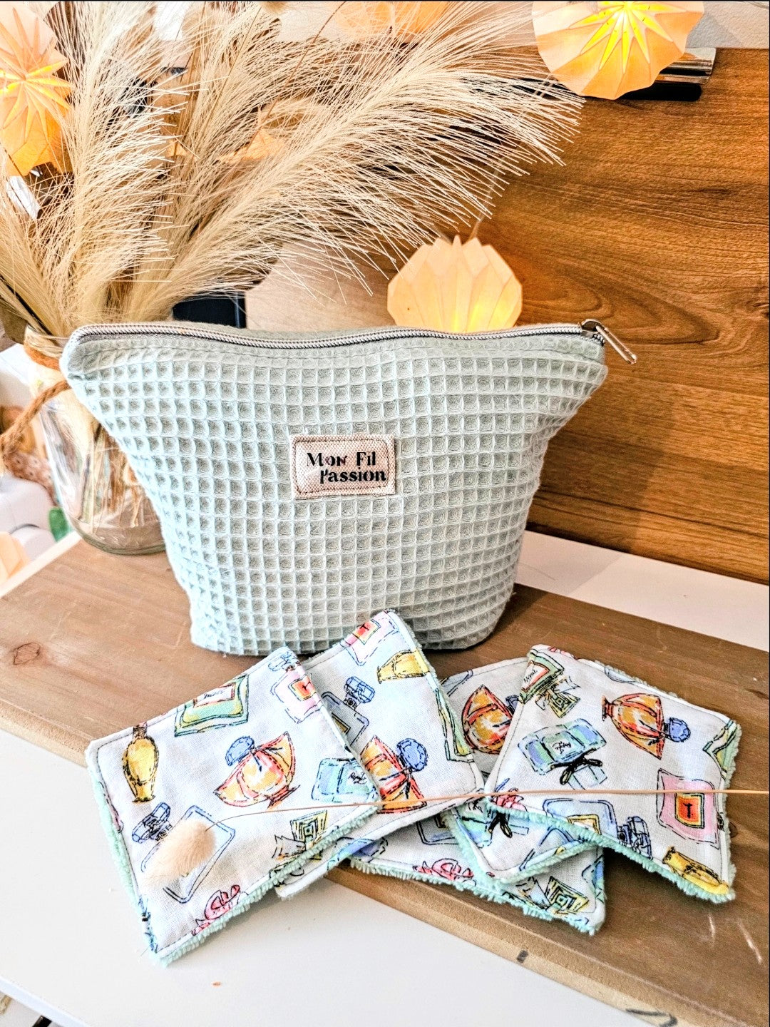 Coffret plaisir d'offrir avec trousse de toilette+ 5 lingettes idée cadeau artisanale