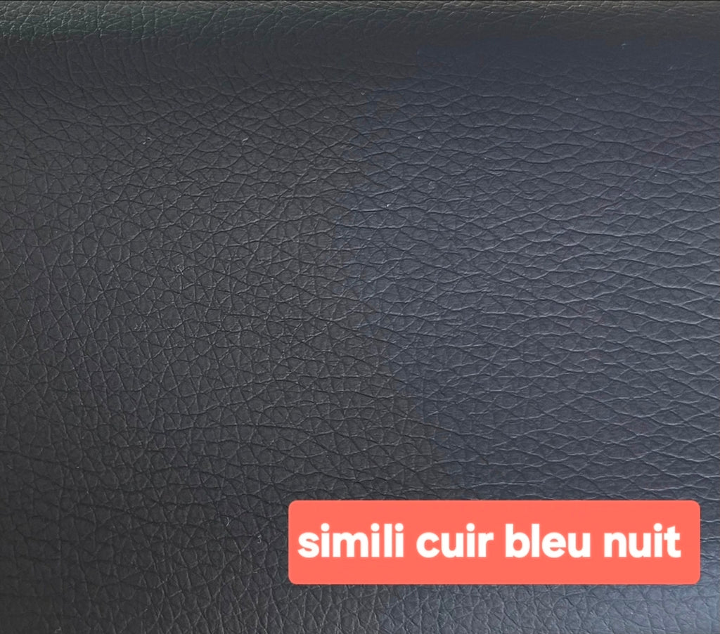 Porte-clé personnalisé en simili cuir – fait main avec prénom ou mot – Mon Fil à Passion