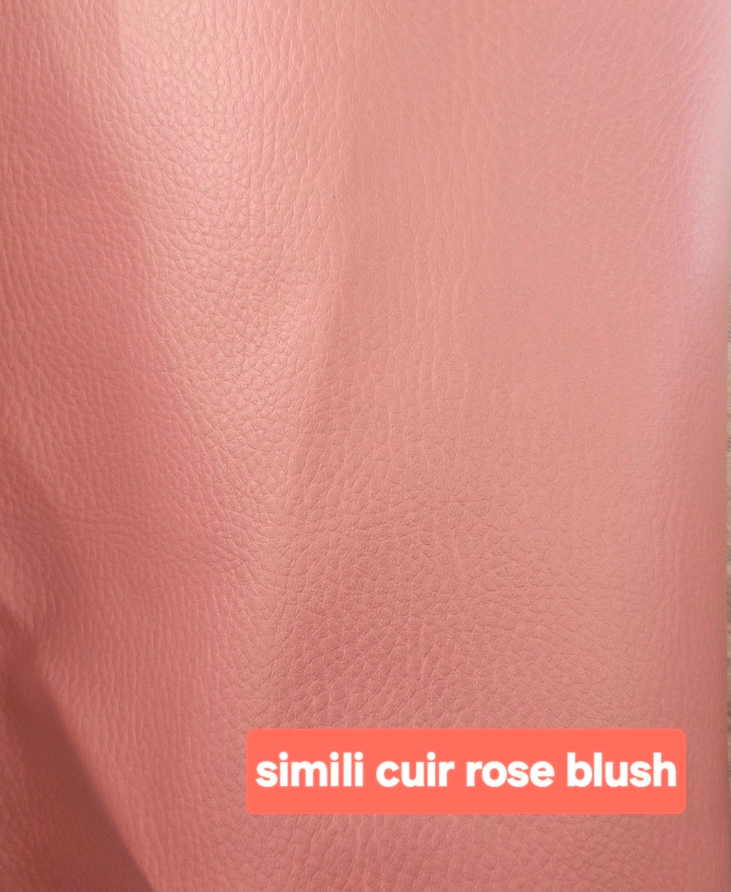Porte-clé personnalisé en simili cuir – fait main avec prénom ou mot – Mon Fil à Passion