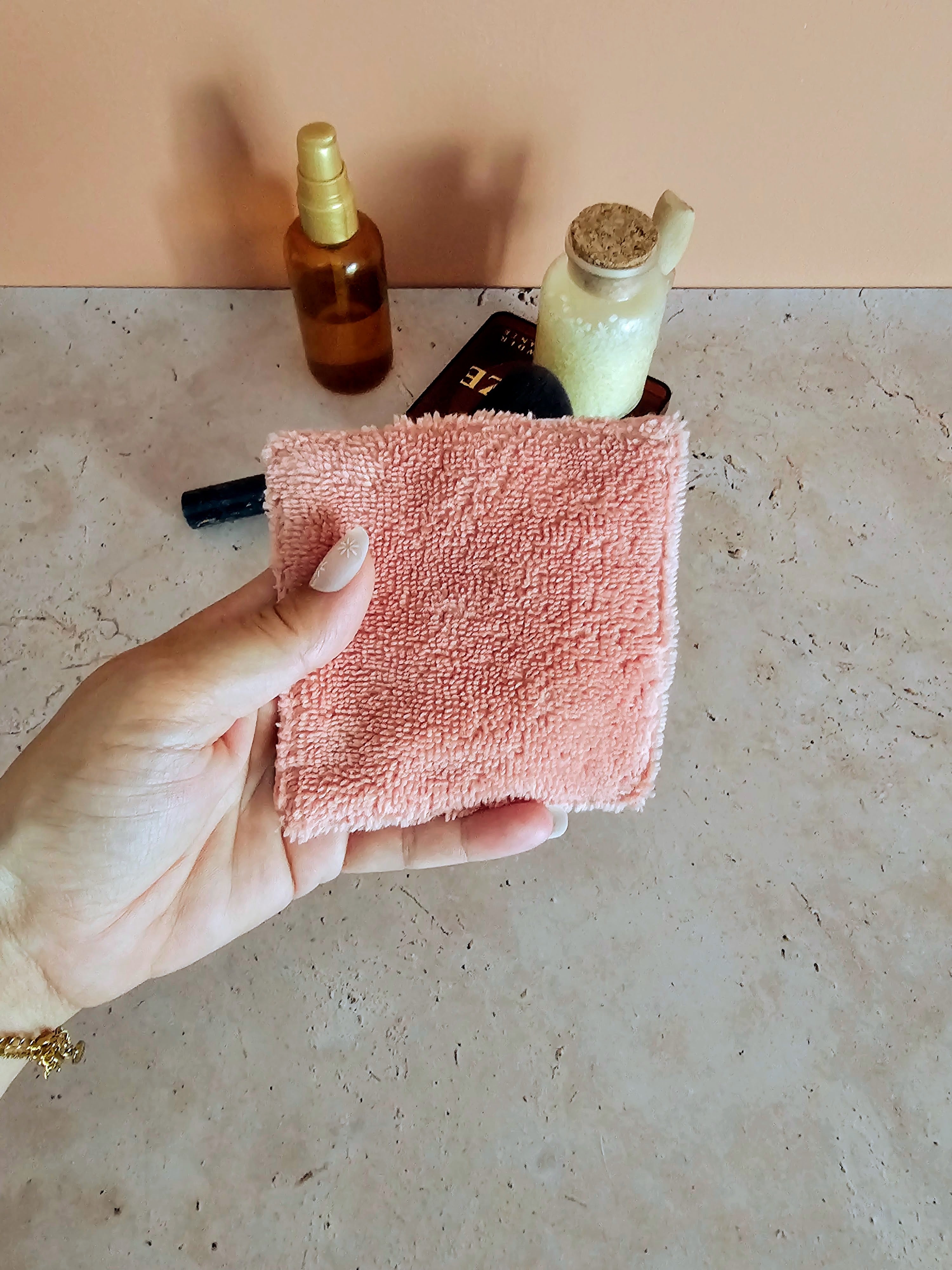 Lingette démaquillante lavable en éponge de bambou - routine beauté zéro déchet