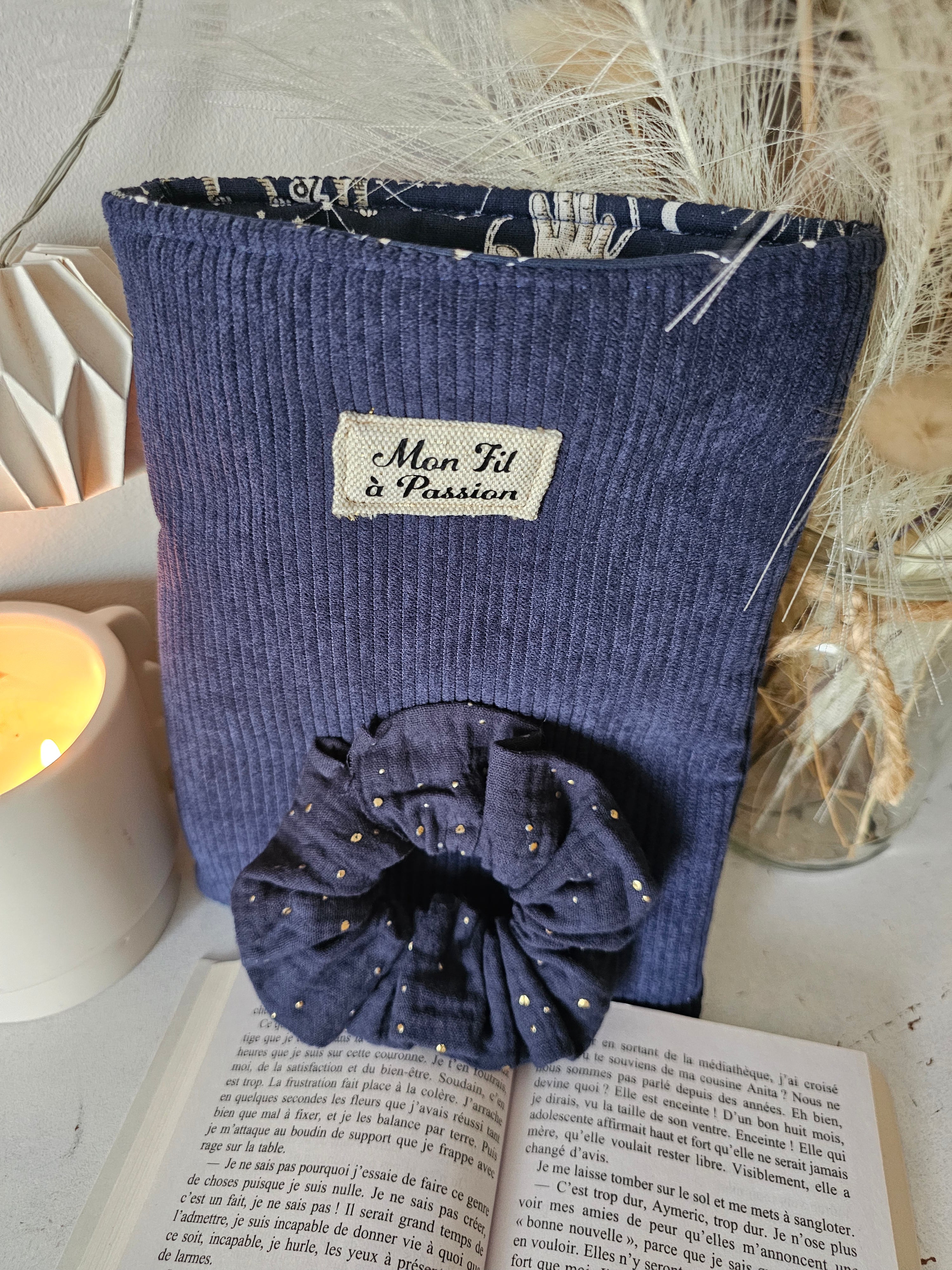 Coffret rêverie – Pochette à livres et chouchou assorti personnalisable | Idée cadeau fait main Mon Fil à Passion- artisanal