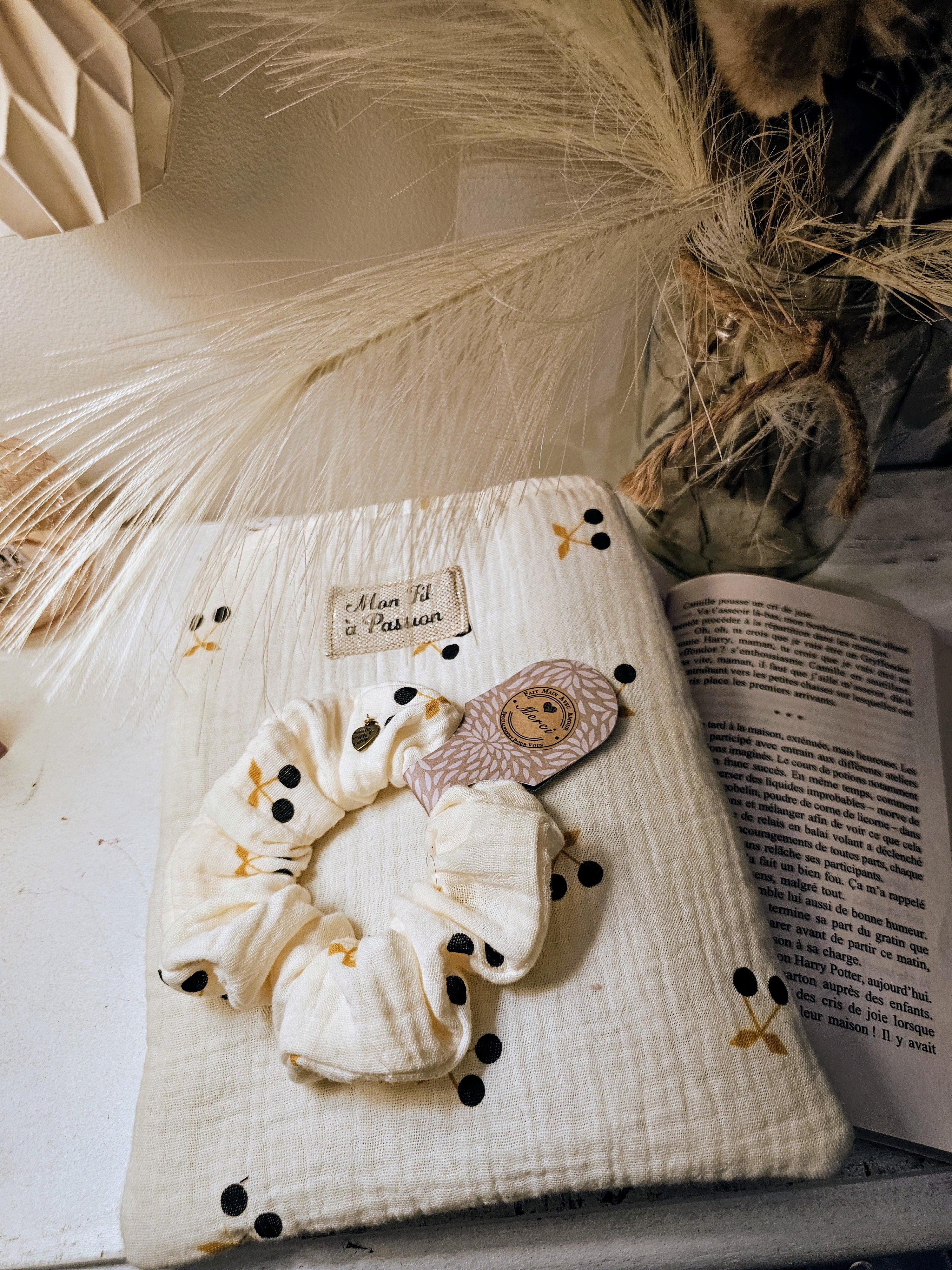 Coffret rêverie – Pochette à livres et chouchou assorti personnalisable | Idée cadeau fait main Mon Fil à Passion- artisanal