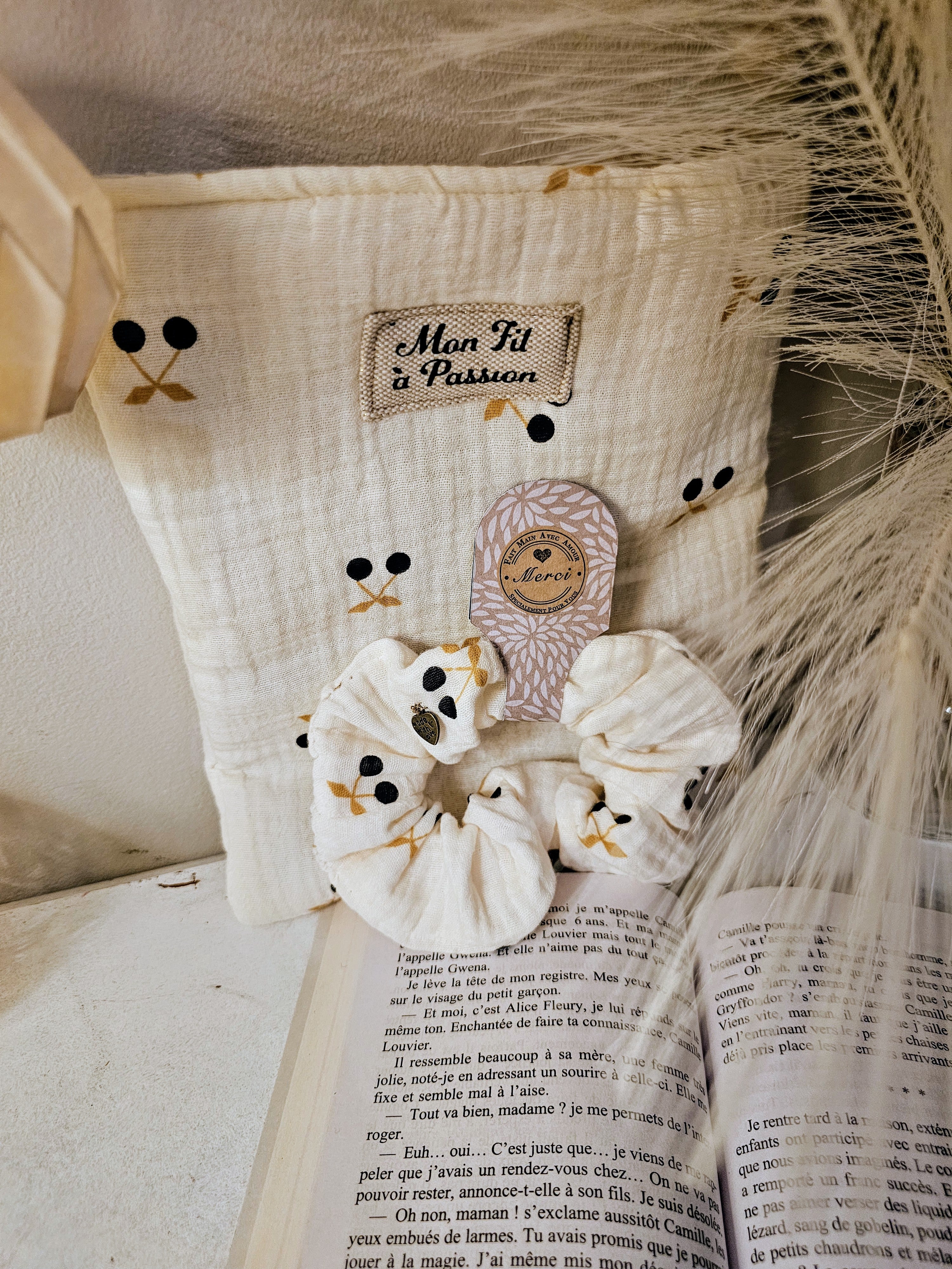 Coffret rêverie – Pochette à livres et chouchou assorti personnalisable | Idée cadeau fait main Mon Fil à Passion- artisanal