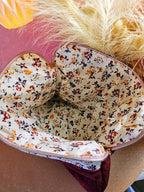 Housse pour tablette ou iPad intérieure en coton fleuris large ouverture pour faciliter le rangement en toute sécurité. Housse molletonnée 