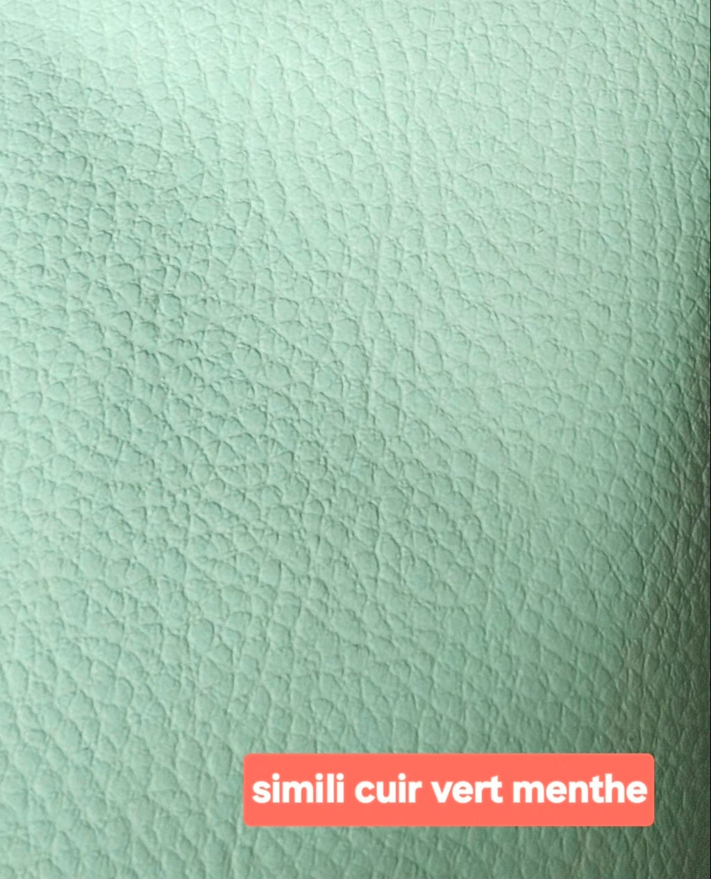 Porte-clé personnalisé en simili cuir – fait main avec prénom ou mot – Mon Fil à Passion