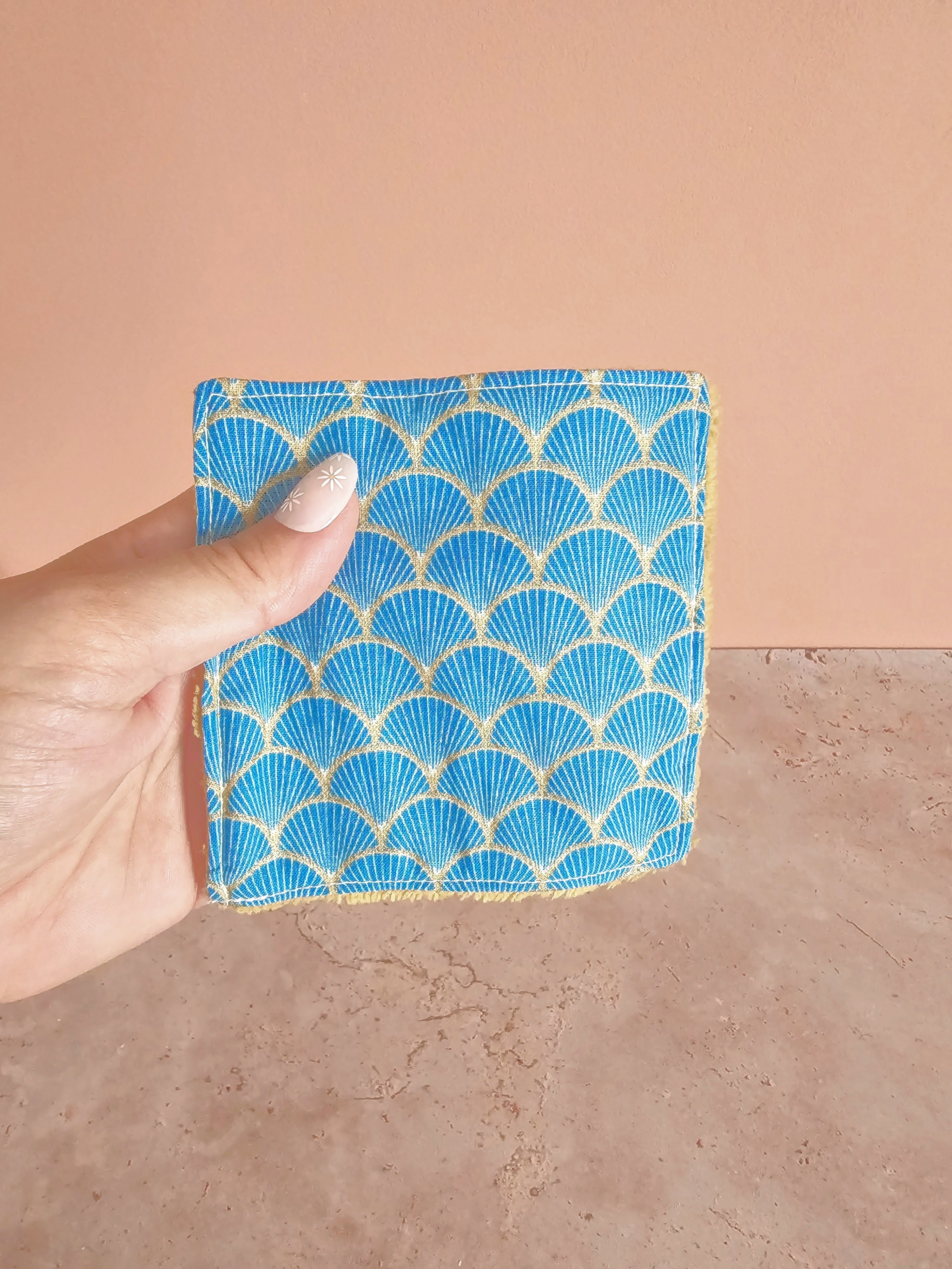 Lingette démaquillante lavable en éponge de bambou - routine beauté zéro déchet