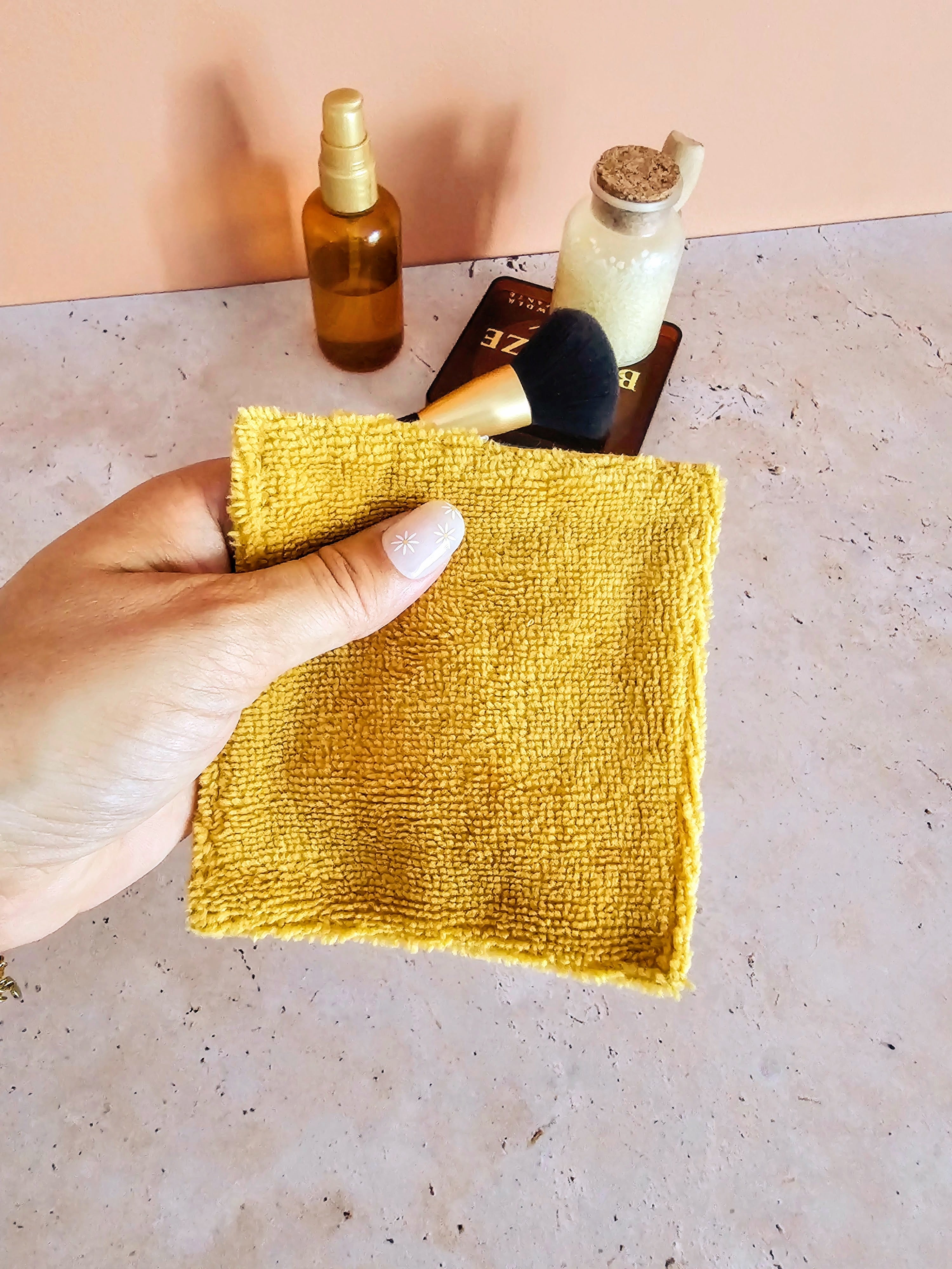 Lingette démaquillante lavable en éponge de bambou - routine beauté zéro déchet