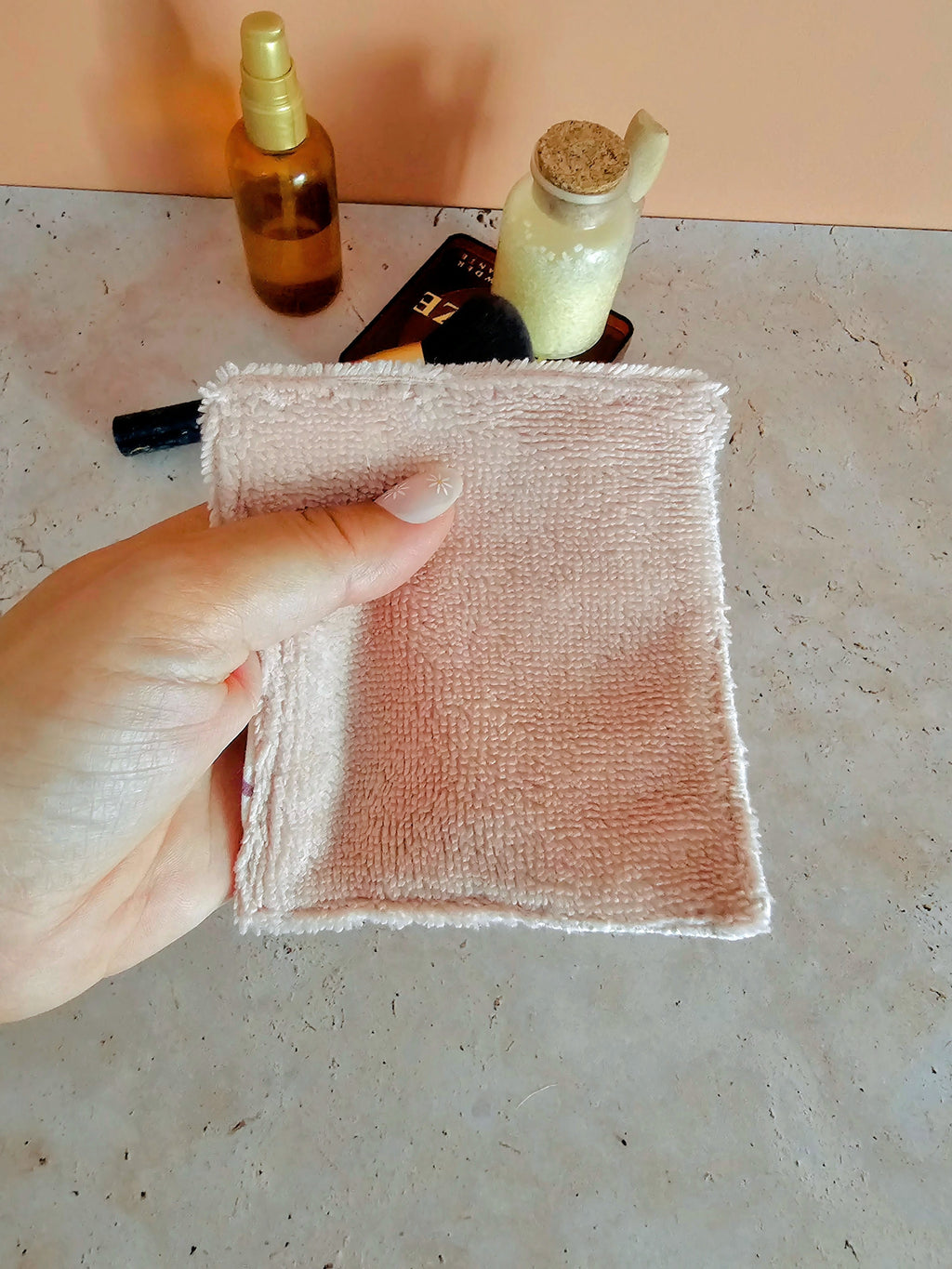 Lingette démaquillante lavable en éponge de bambou - routine beauté zéro déchet