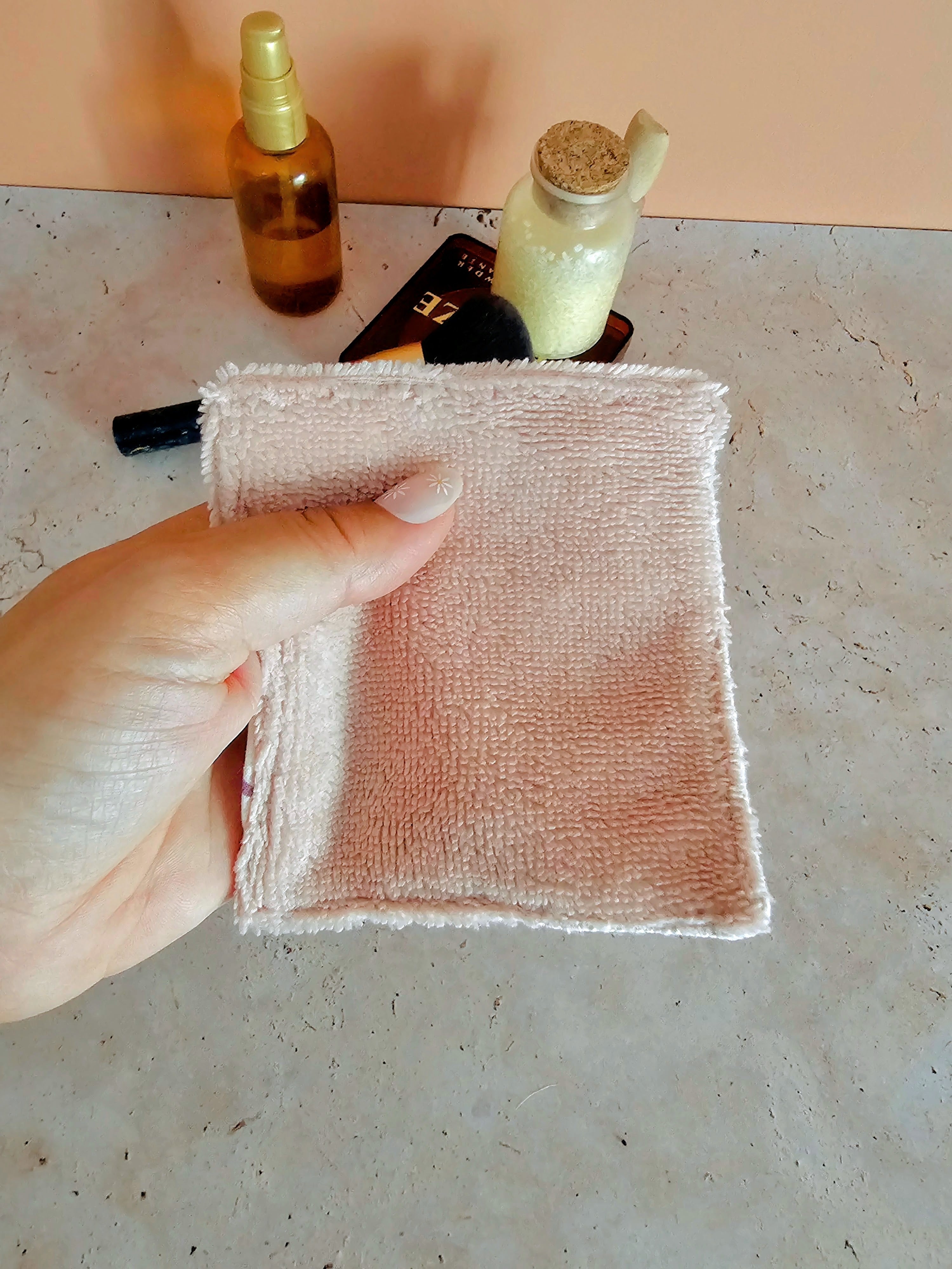 Lingette démaquillante lavable en éponge de bambou - routine beauté zéro déchet