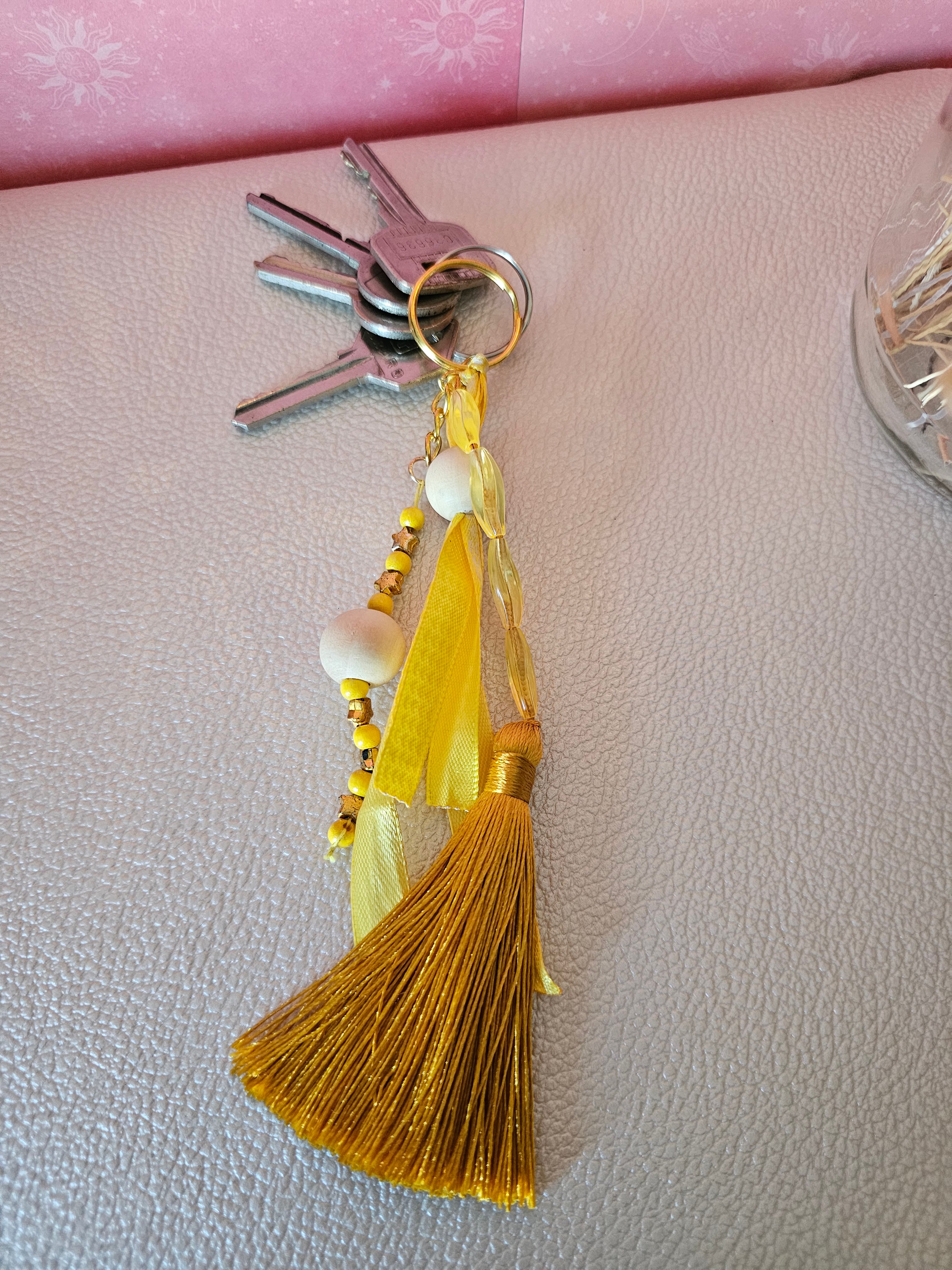 Porte-clé grigri en perles & ruban — bijou de sac fait main | Mon Fil à Passion