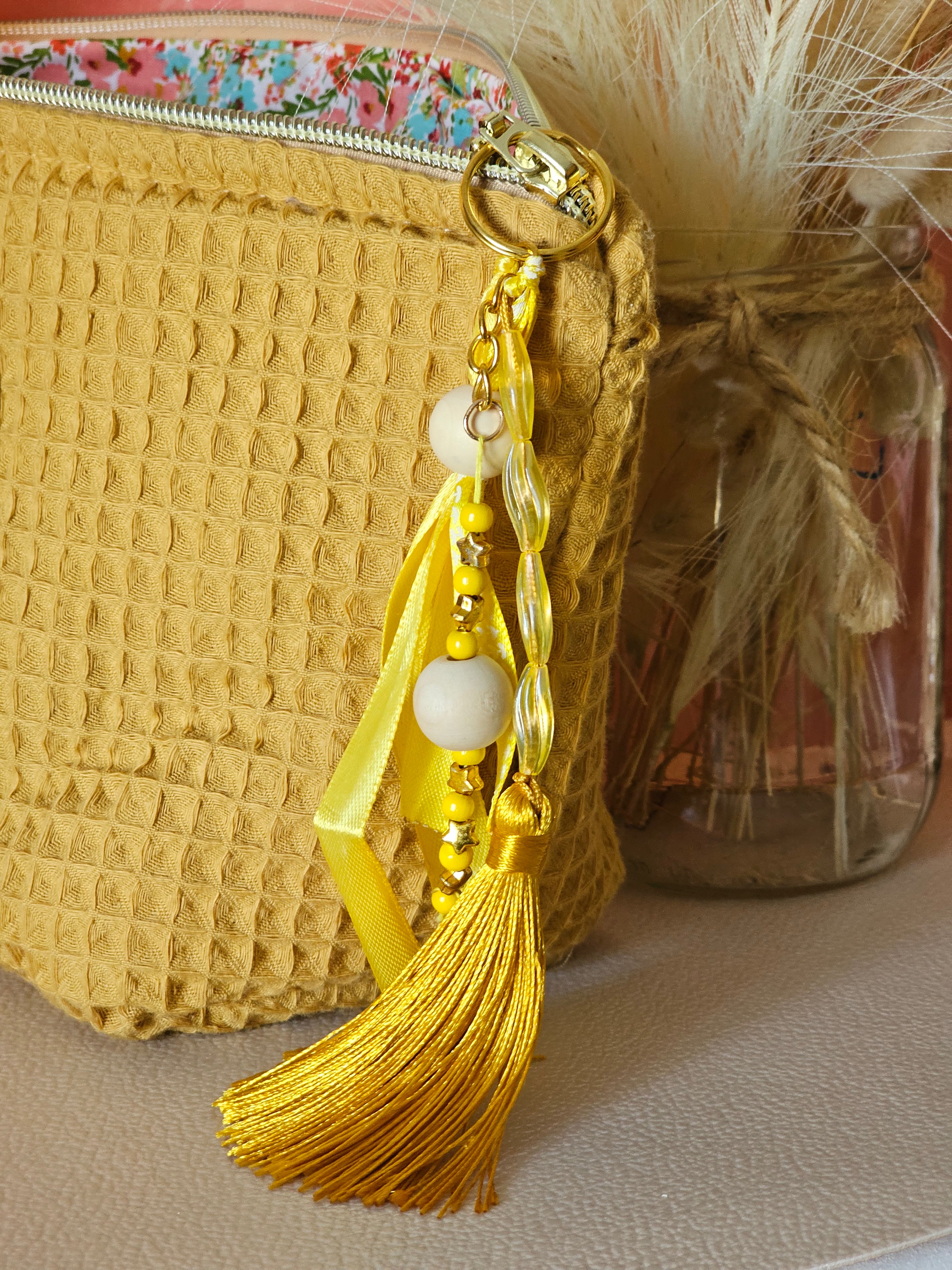 Porte-clé grigri en perles & ruban — bijou de sac fait main | Mon Fil à Passion