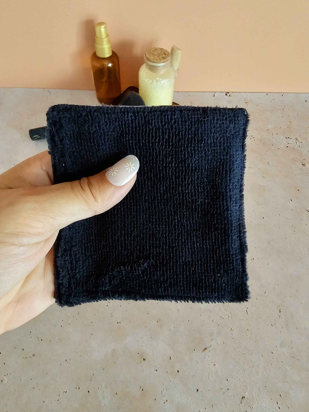 Lingette démaquillante lavable en éponge de bambou - routine beauté zéro déchet