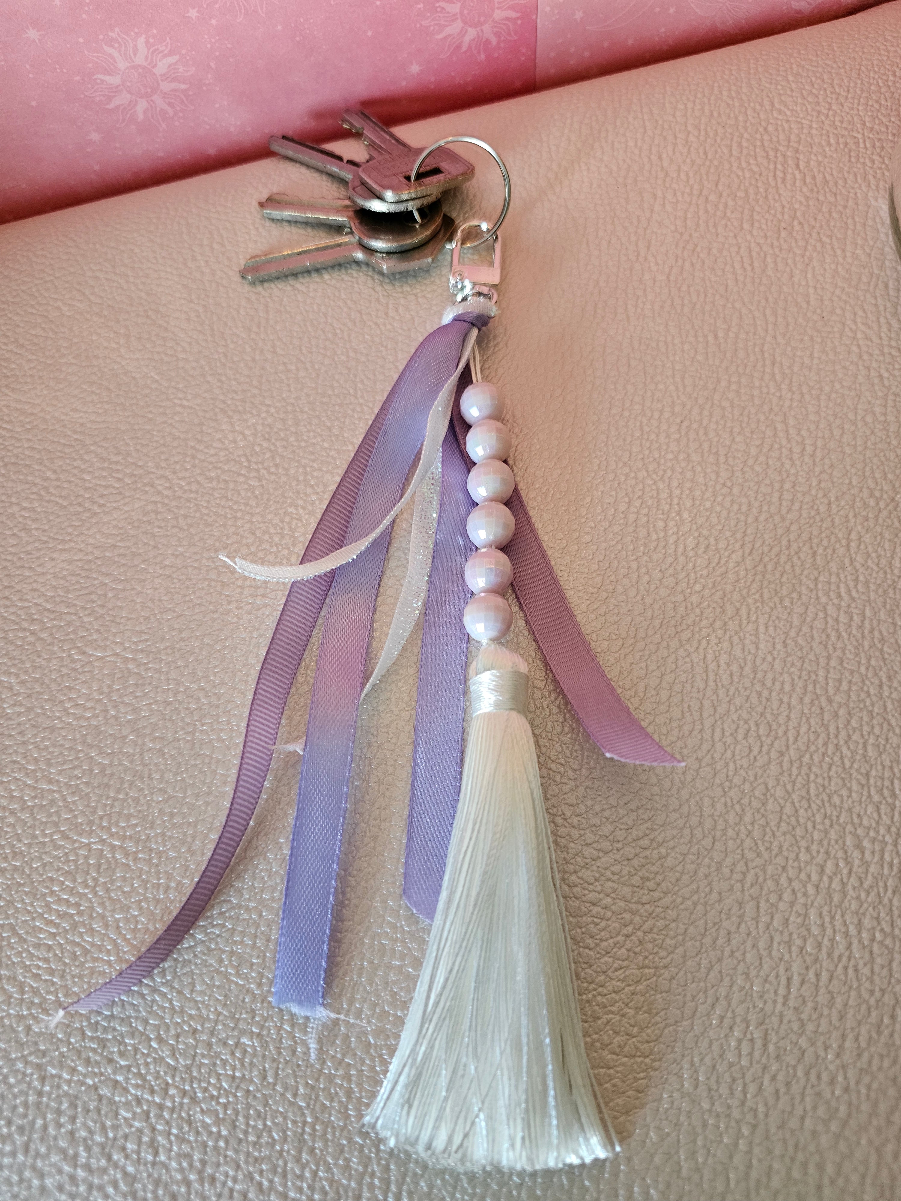 Porte-clé grigri en perles & ruban — bijou de sac fait main | Mon Fil à Passion